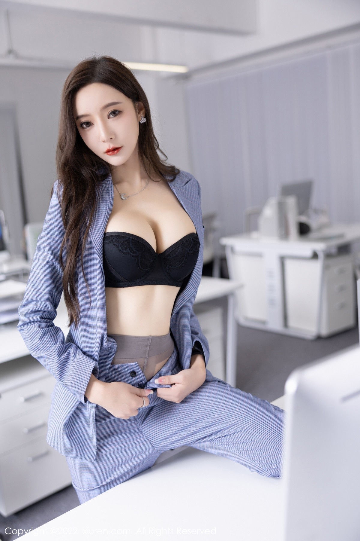 xgyw.top_XiuRen第5629期_女神王馨瑶yanni私房脱蓝灰职业装露性感黑色内衣丰满诱惑写真82P