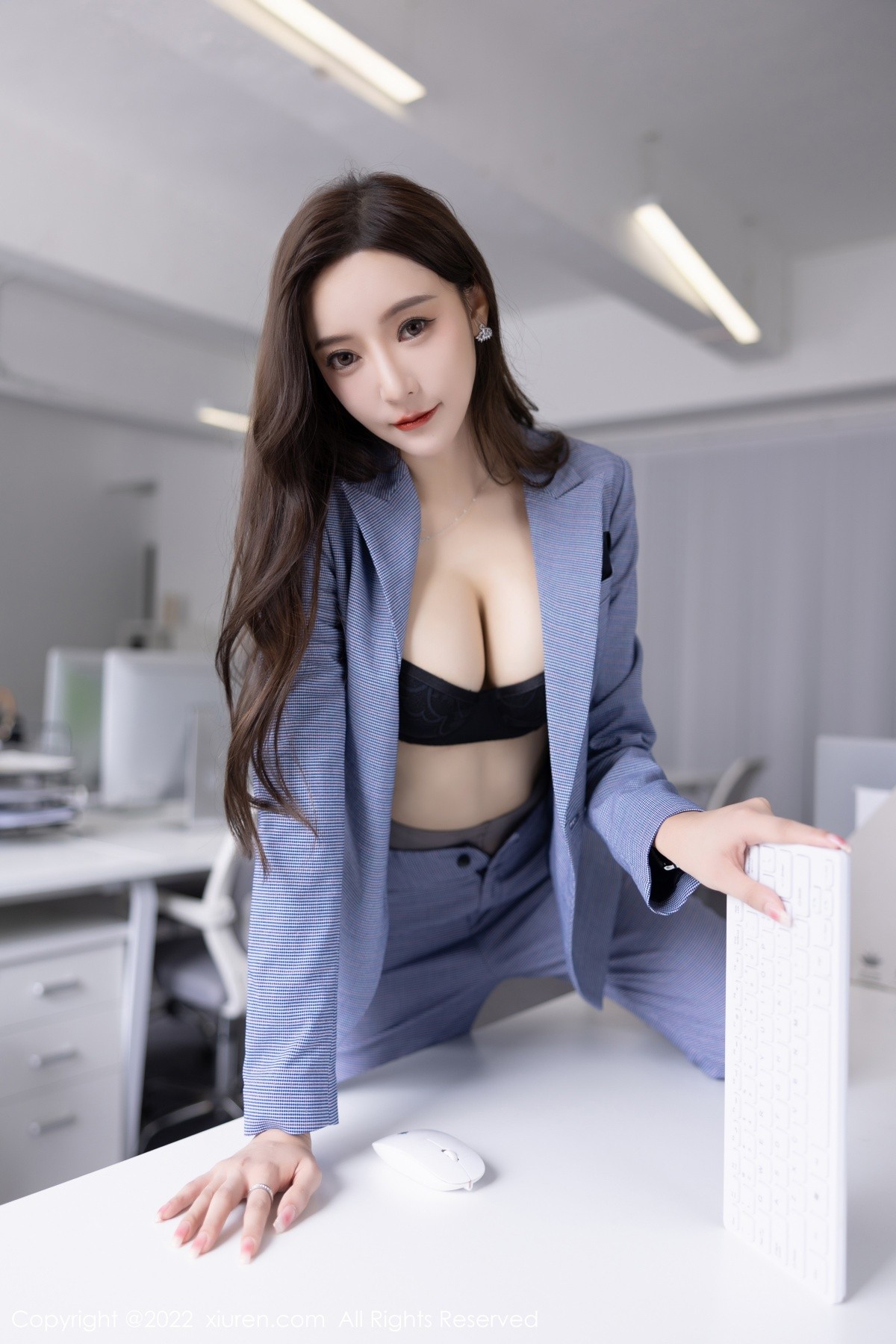 xgyw.top_XiuRen第5629期_女神王馨瑶yanni私房脱蓝灰职业装露性感黑色内衣丰满诱惑写真82P