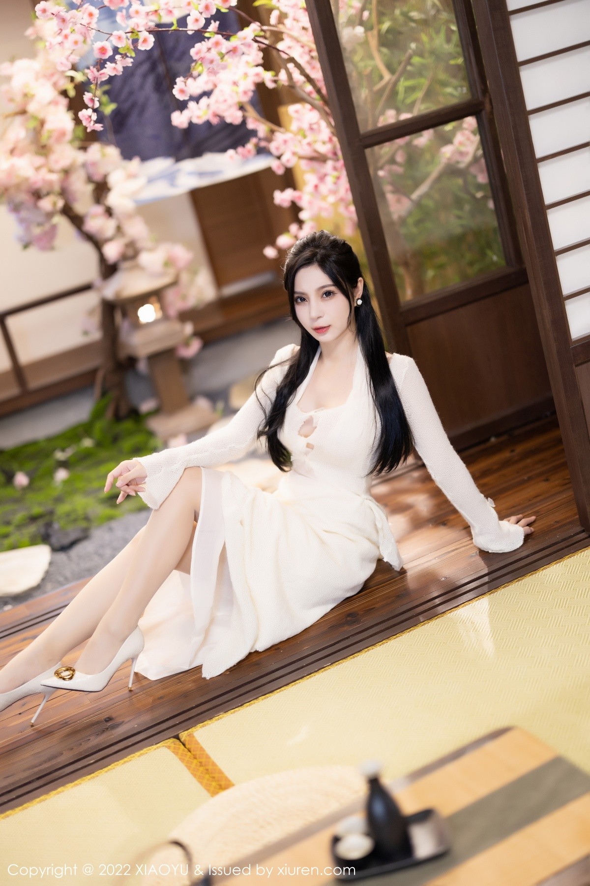 xgyw.top_[XiaoYu画语界]Vol.869_模特小蛮妖Yummy杭州旅拍性感白色连衣裙配原色丝袜诱惑写真85P