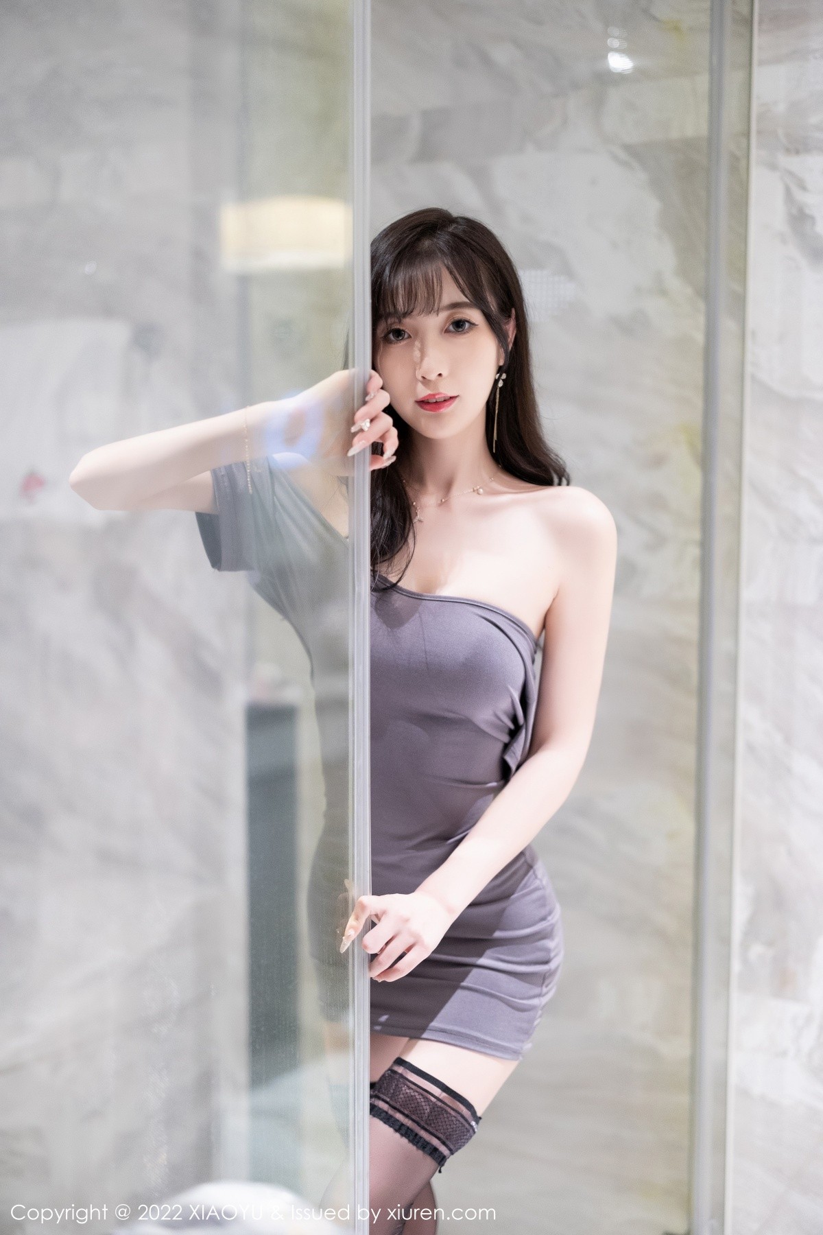 xgyw.top_[XiaoYu画语界]Vol.871_模特林星阑性感露肩灰色连衣短裙配黑丝袜秀曼妙身姿迷人写真77P