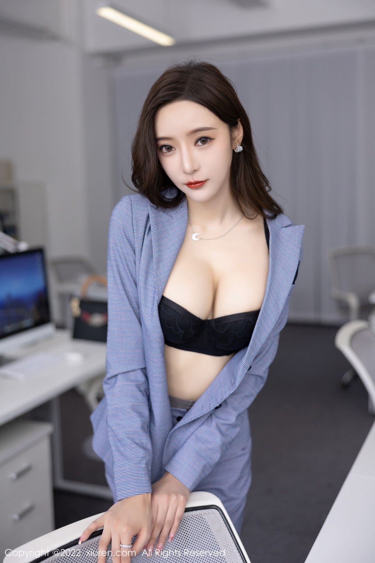 xgyw.top_XiuRen第5629期_女神王馨瑶yanni私房脱蓝灰职业装露性感黑色内衣丰满诱惑写真82P