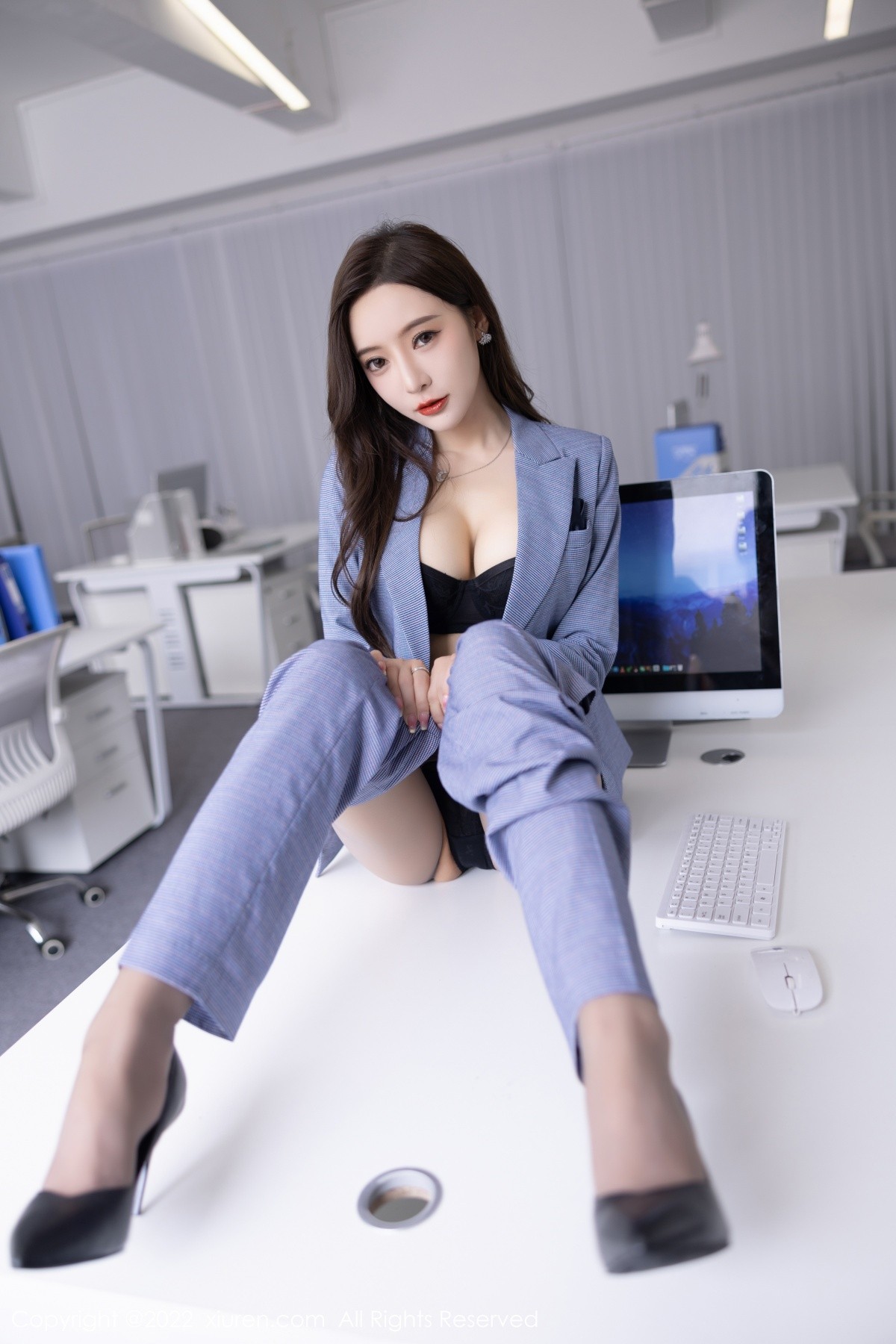 xgyw.top_XiuRen第5629期_女神王馨瑶yanni私房脱蓝灰职业装露性感黑色内衣丰满诱惑写真82P