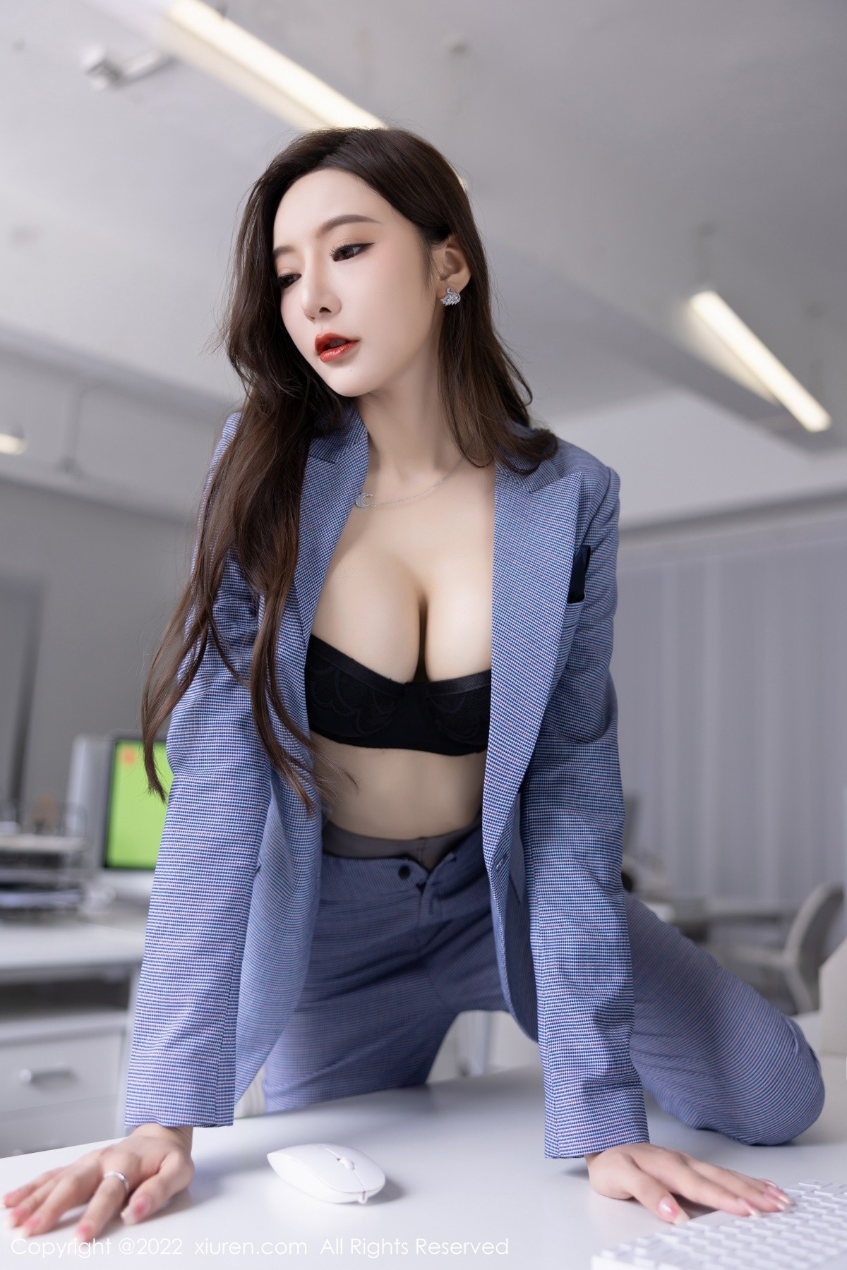 xgyw.top_XiuRen第5629期_女神王馨瑶yanni私房脱蓝灰职业装露性感黑色内衣丰满诱惑写真82P