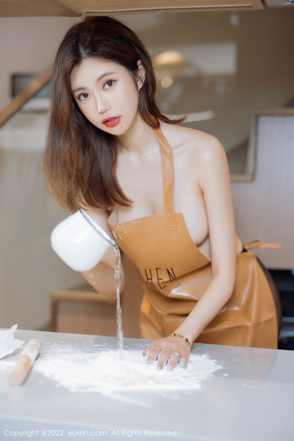 xgyw.top_XiuRen第5634期_女神绮里嘉ula淡粉色连衣短裙 性感真空厨娘围裙撩人诱惑写真63P
