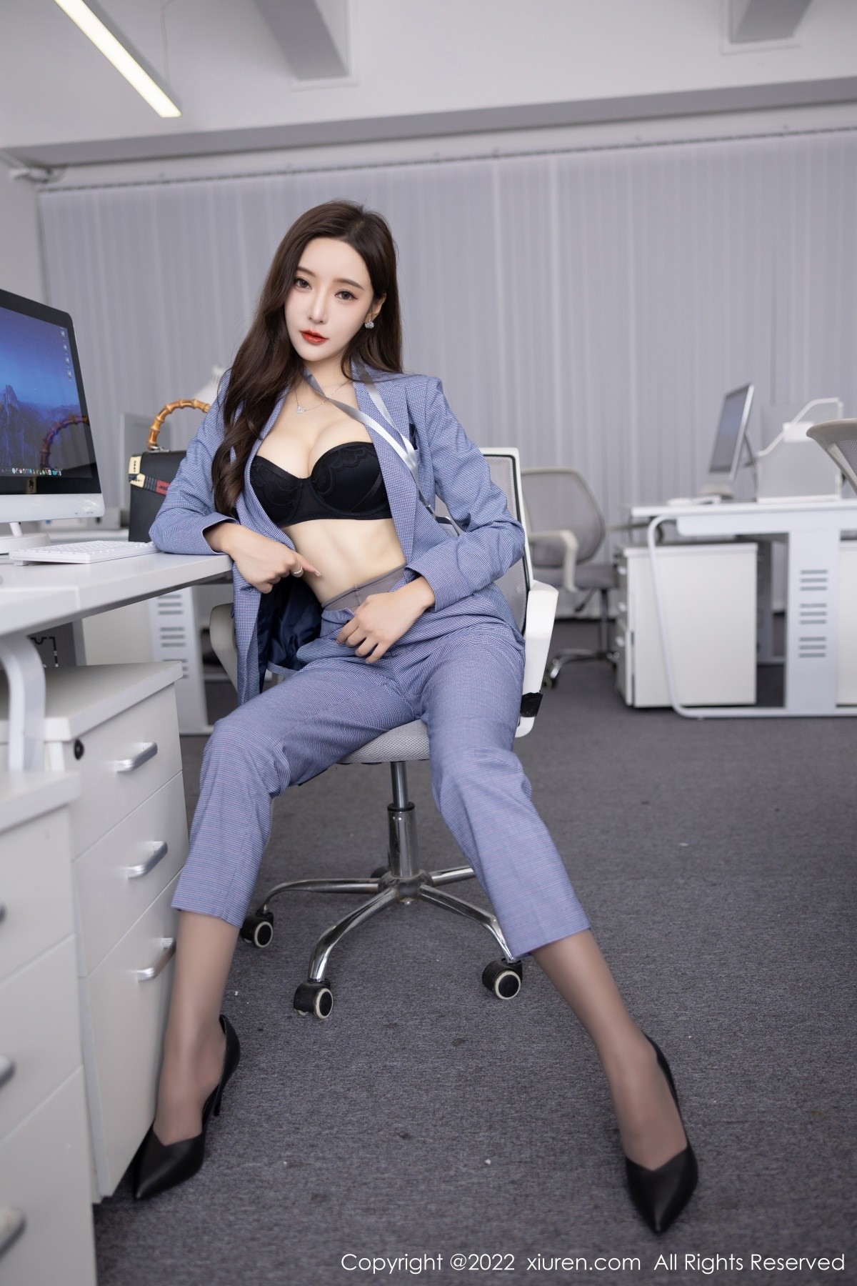 xgyw.top_XiuRen第5629期_女神王馨瑶yanni私房脱蓝灰职业装露性感黑色内衣丰满诱惑写真82P