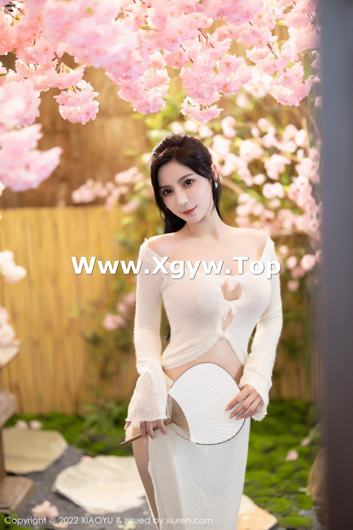 xgyw.top_[XiaoYu画语界]Vol.869_模特小蛮妖Yummy杭州旅拍性感白色连衣裙配原色丝袜诱惑写真85P