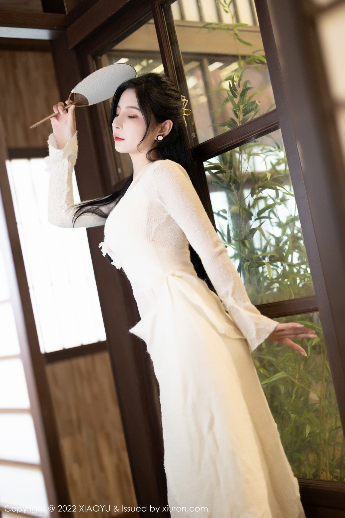 xgyw.top_[XiaoYu画语界]Vol.869_模特小蛮妖Yummy杭州旅拍性感白色连衣裙配原色丝袜诱惑写真85P