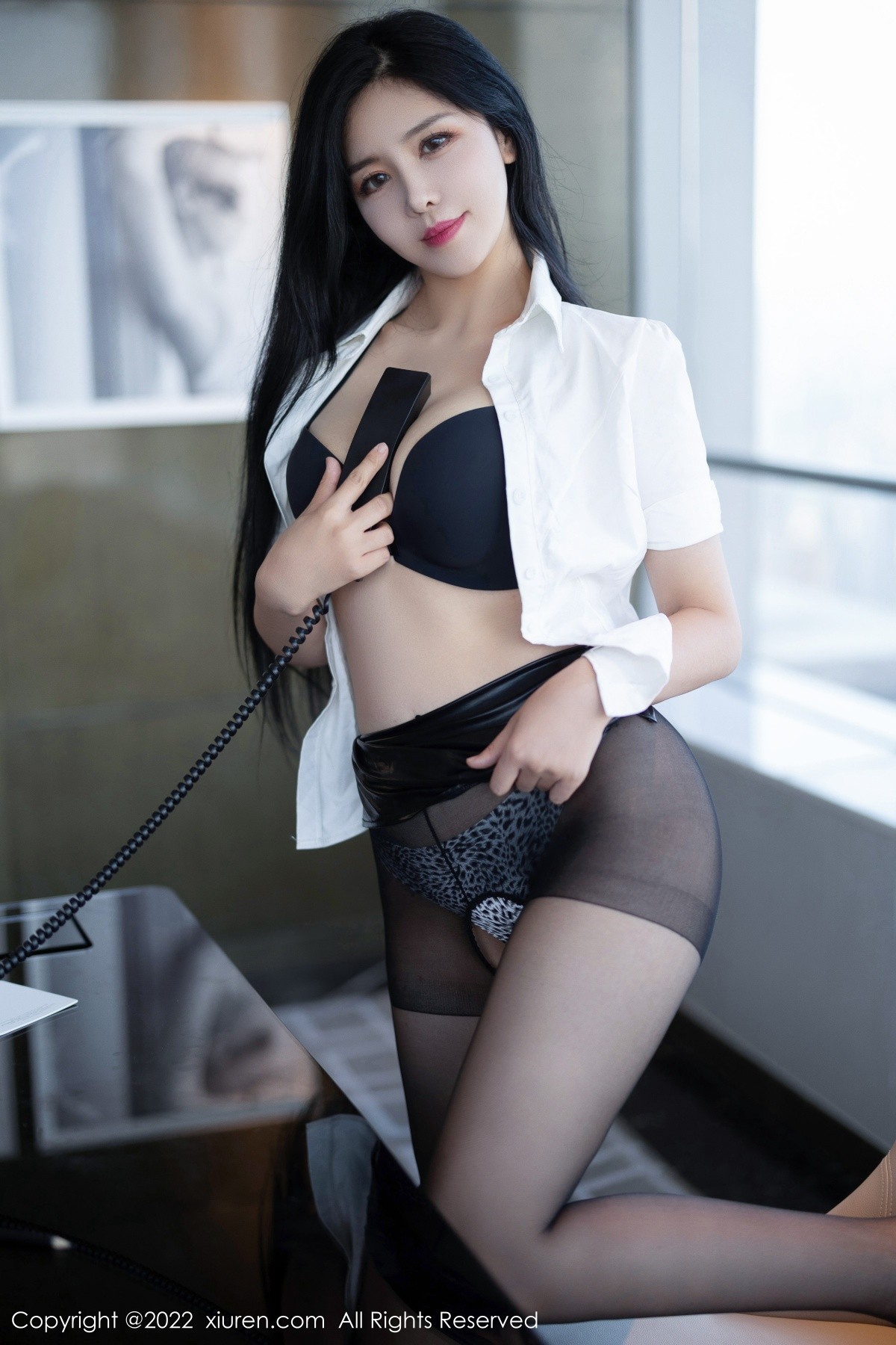 xgyw.top_XiuRen第5635期_女神刘钰儿成都旅拍性感白T配黑短裙露开档黑丝极致魅惑写真74P