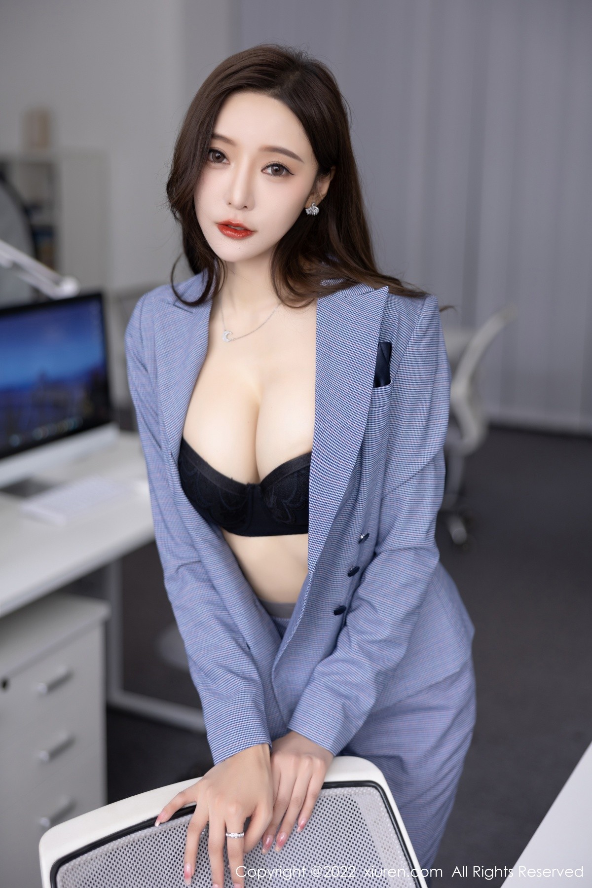 xgyw.top_XiuRen第5629期_女神王馨瑶yanni私房脱蓝灰职业装露性感黑色内衣丰满诱惑写真82P