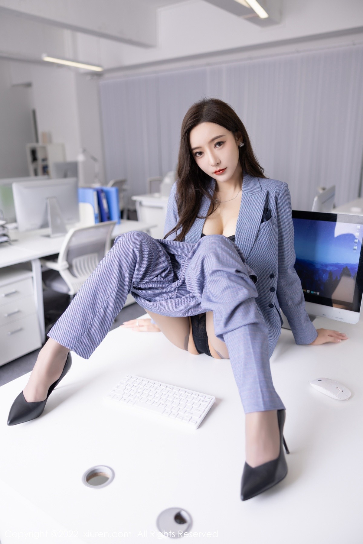 xgyw.top_XiuRen第5629期_女神王馨瑶yanni私房脱蓝灰职业装露性感黑色内衣丰满诱惑写真82P