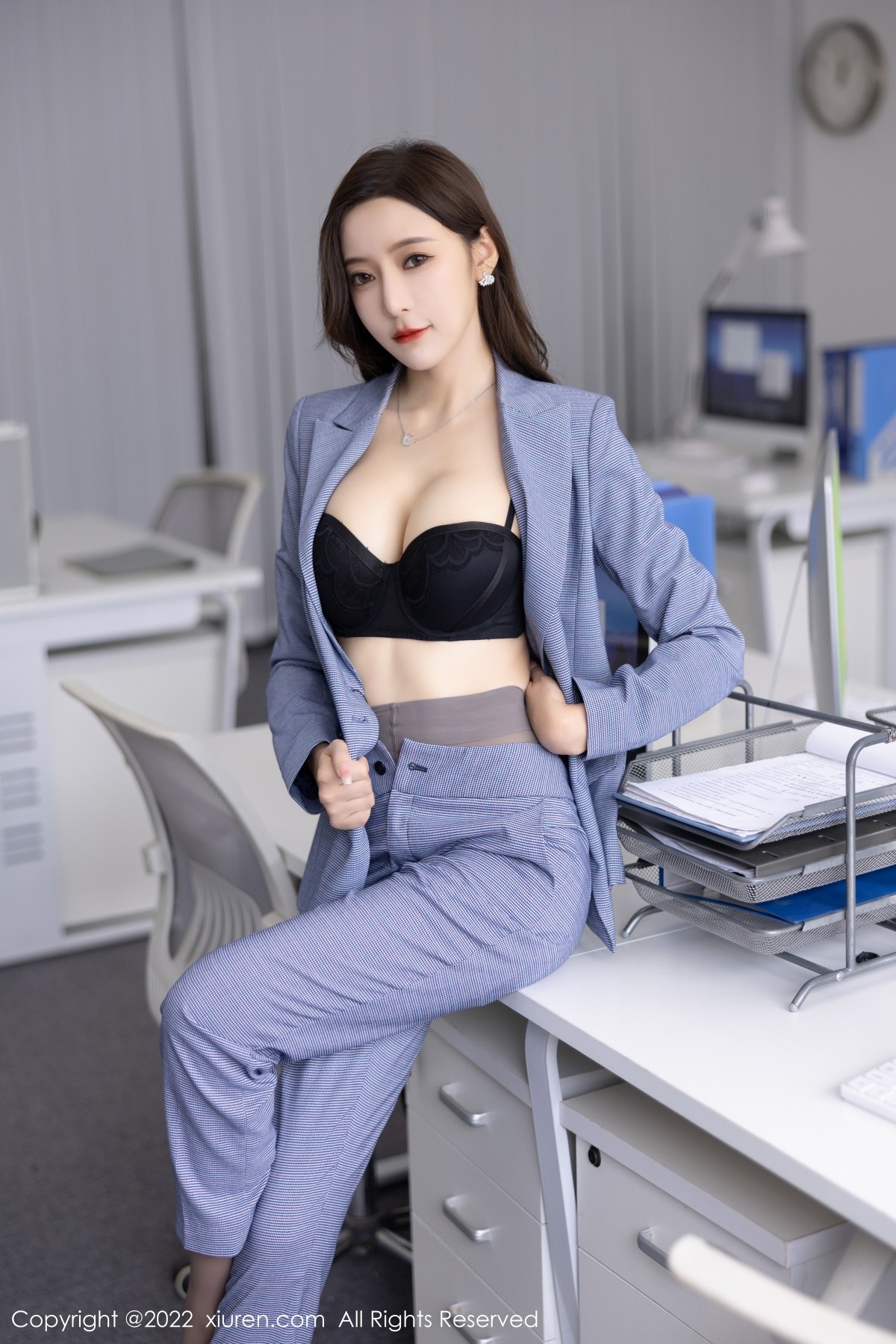 xgyw.top_XiuRen第5629期_女神王馨瑶yanni私房脱蓝灰职业装露性感黑色内衣丰满诱惑写真82P