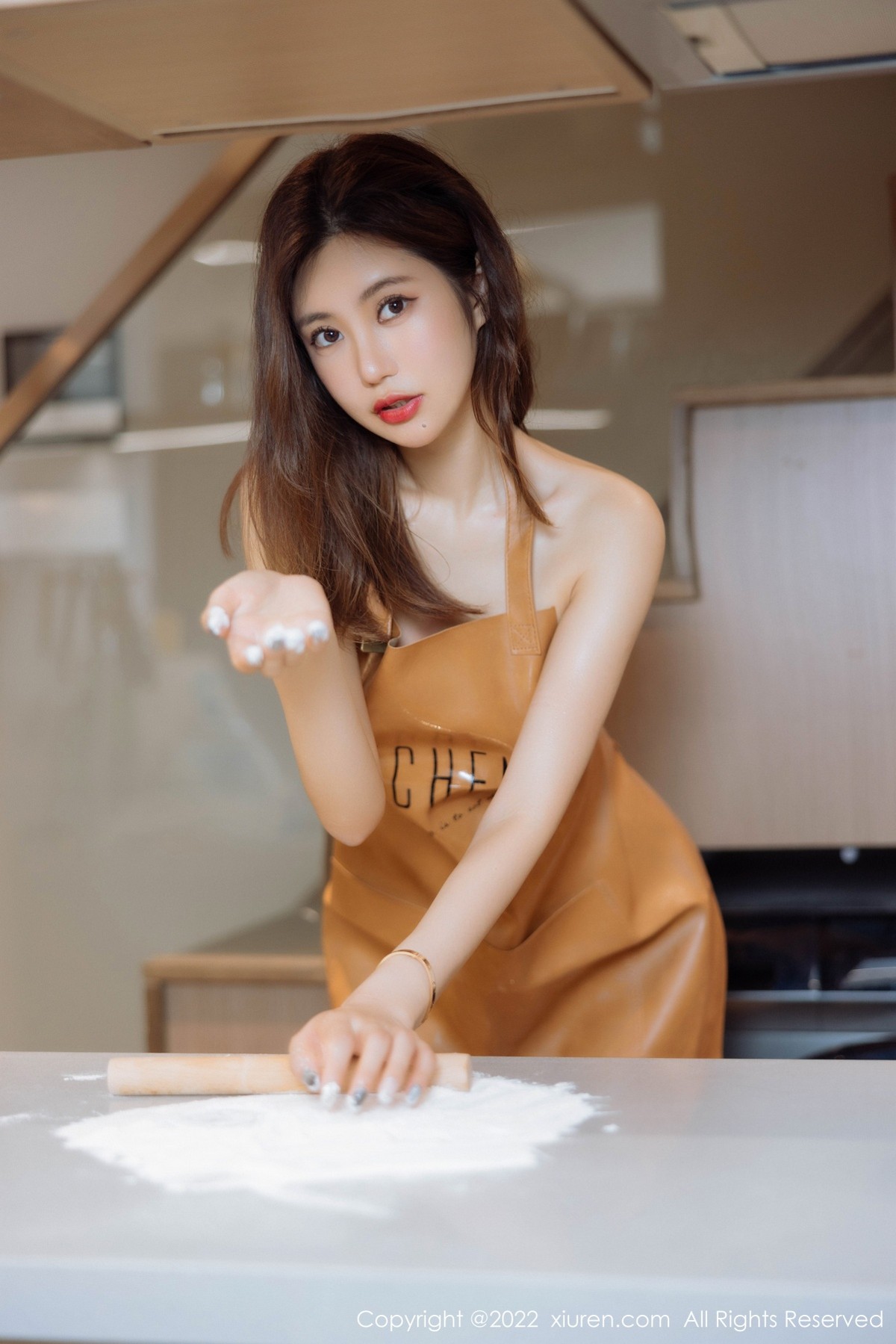 xgyw.top_XiuRen第5634期_女神绮里嘉ula淡粉色连衣短裙 性感真空厨娘围裙撩人诱惑写真63P