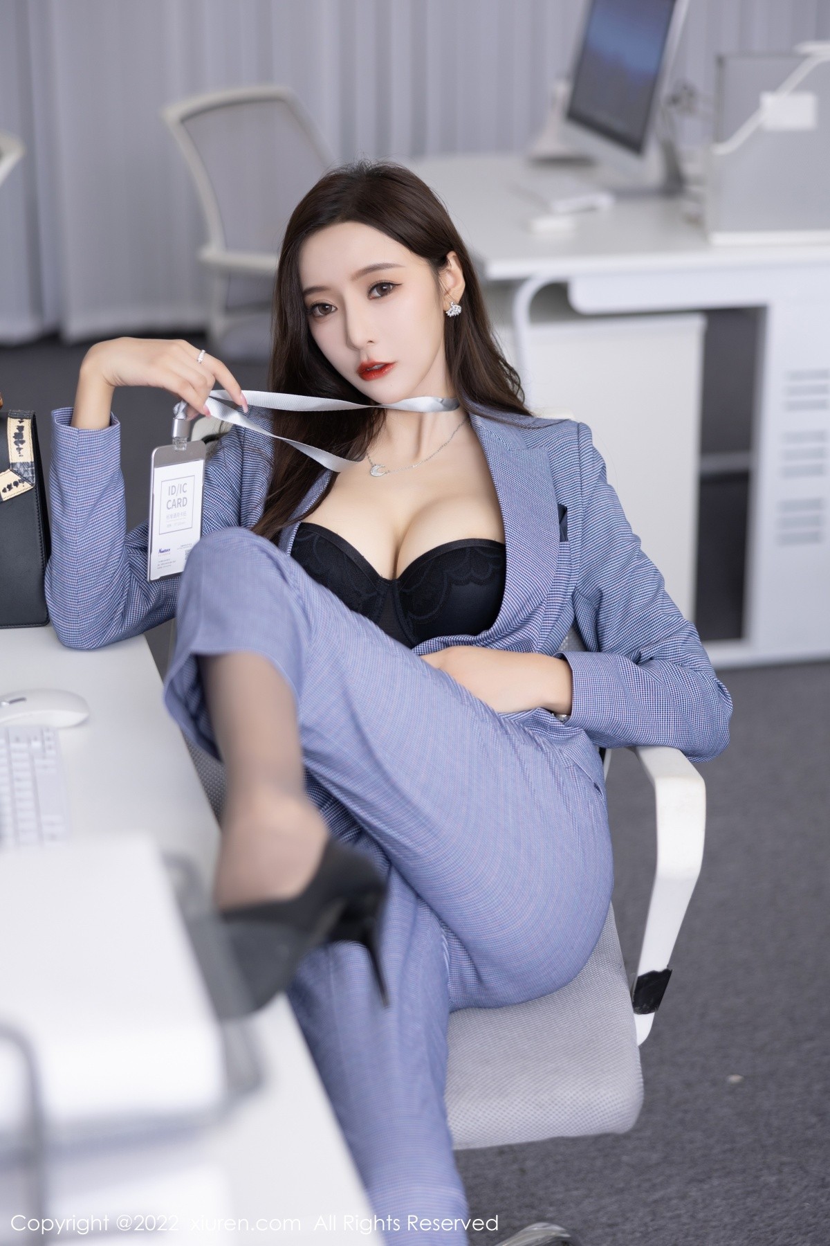 xgyw.top_XiuRen第5629期_女神王馨瑶yanni私房脱蓝灰职业装露性感黑色内衣丰满诱惑写真82P