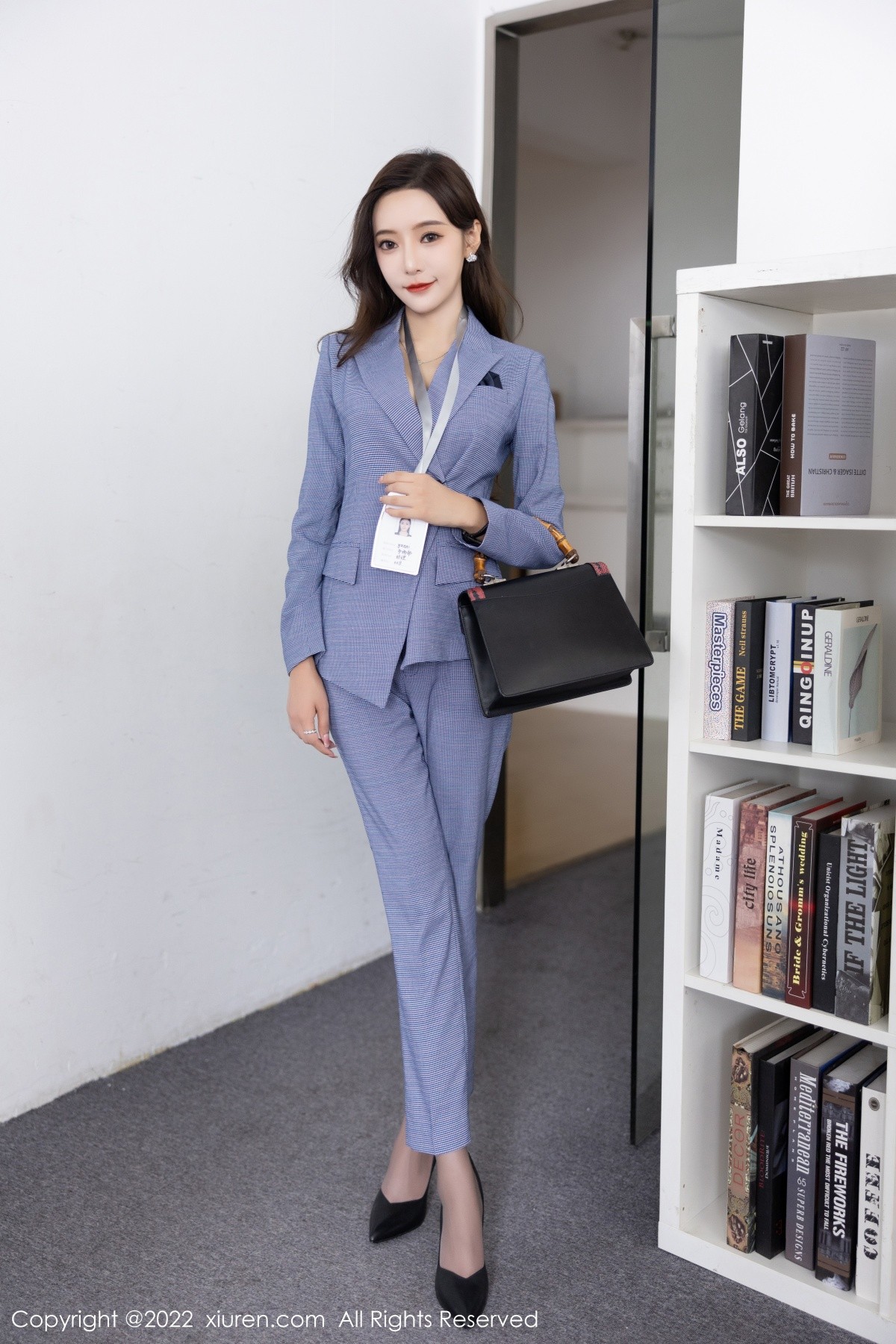 xgyw.top_XiuRen第5629期_女神王馨瑶yanni私房脱蓝灰职业装露性感黑色内衣丰满诱惑写真82P