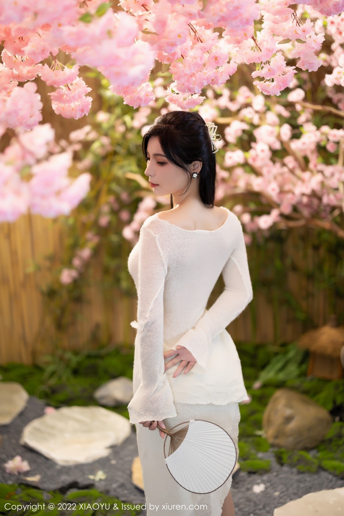 xgyw.top_[XiaoYu画语界]Vol.869_模特小蛮妖Yummy杭州旅拍性感白色连衣裙配原色丝袜诱惑写真85P