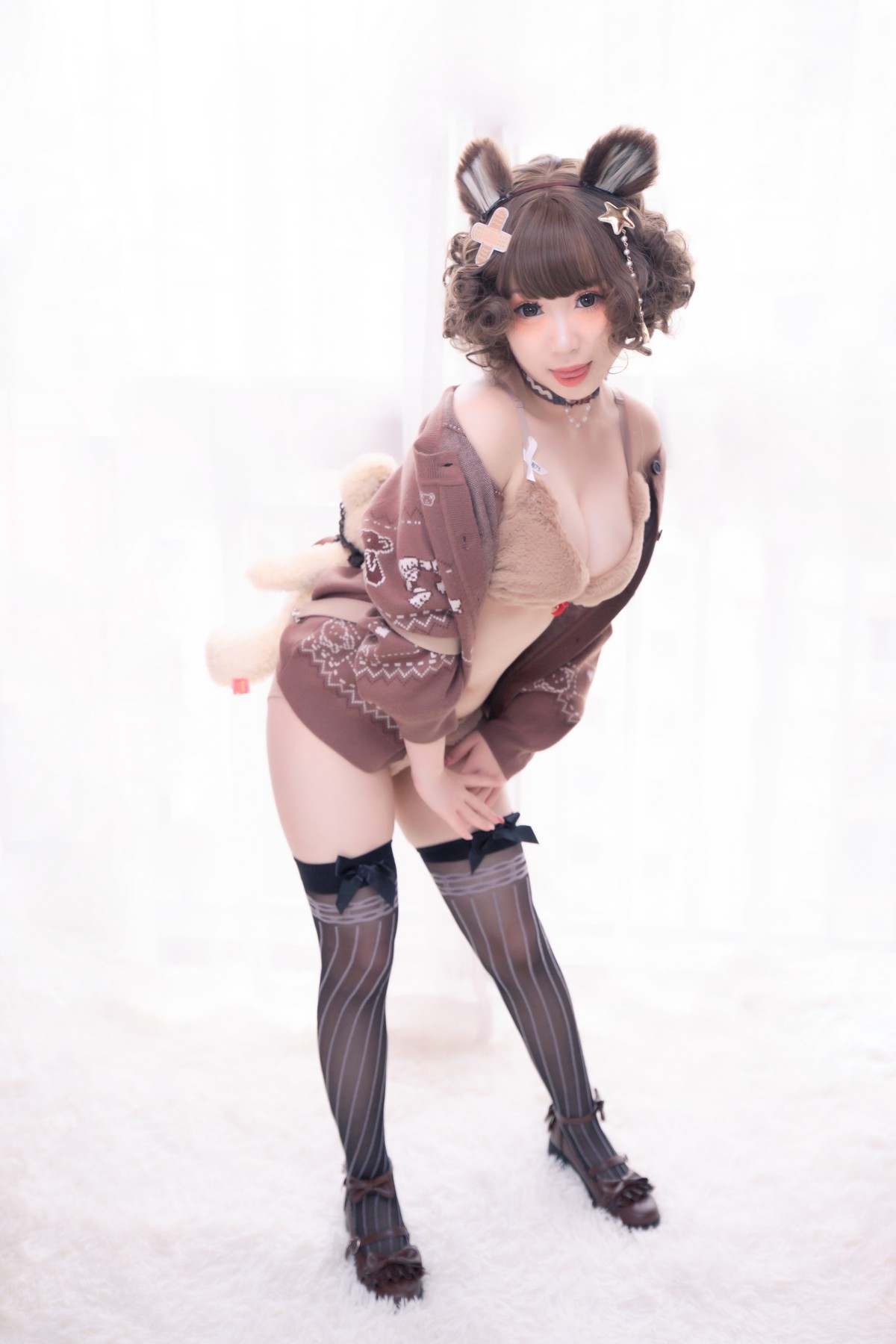 xgyw.top_网络美女胡桃猫Kurumineko熊熊主题私房半脱露傲人豪乳遮点惹火诱惑写真221P