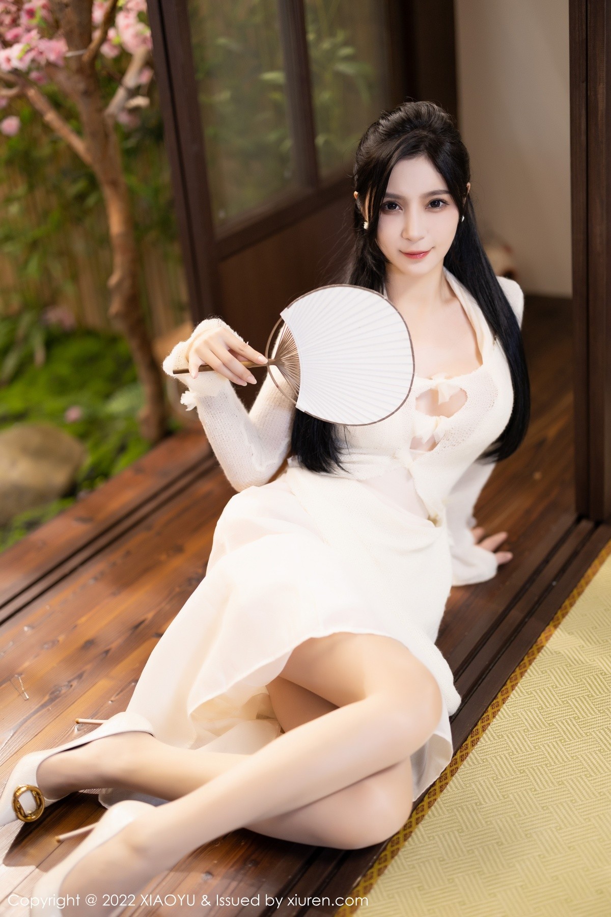 xgyw.top_[XiaoYu画语界]Vol.869_模特小蛮妖Yummy杭州旅拍性感白色连衣裙配原色丝袜诱惑写真85P