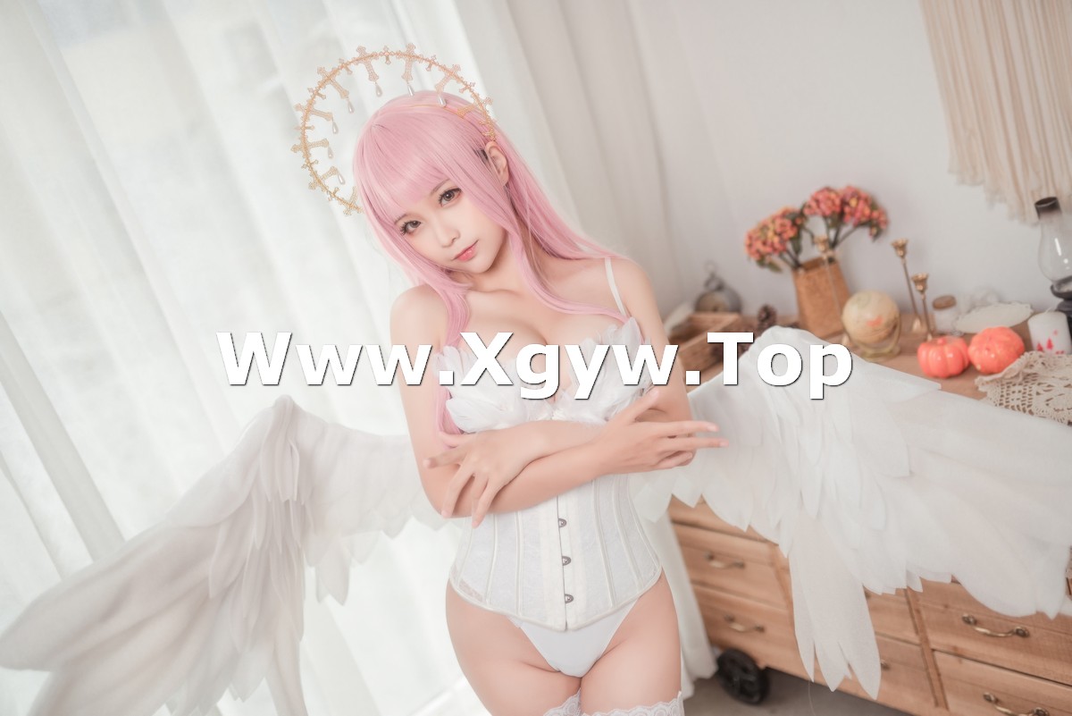 xgyw.top_动漫博主蠢沫沫光天使主题性感白色低胸吊带配白色蕾丝袜秀豪乳翘臀诱惑写真45P