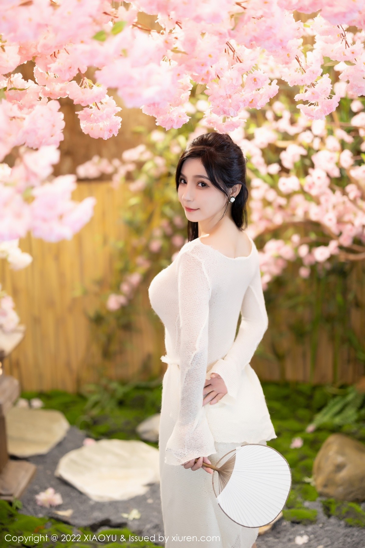 xgyw.top_[XiaoYu画语界]Vol.869_模特小蛮妖Yummy杭州旅拍性感白色连衣裙配原色丝袜诱惑写真85P