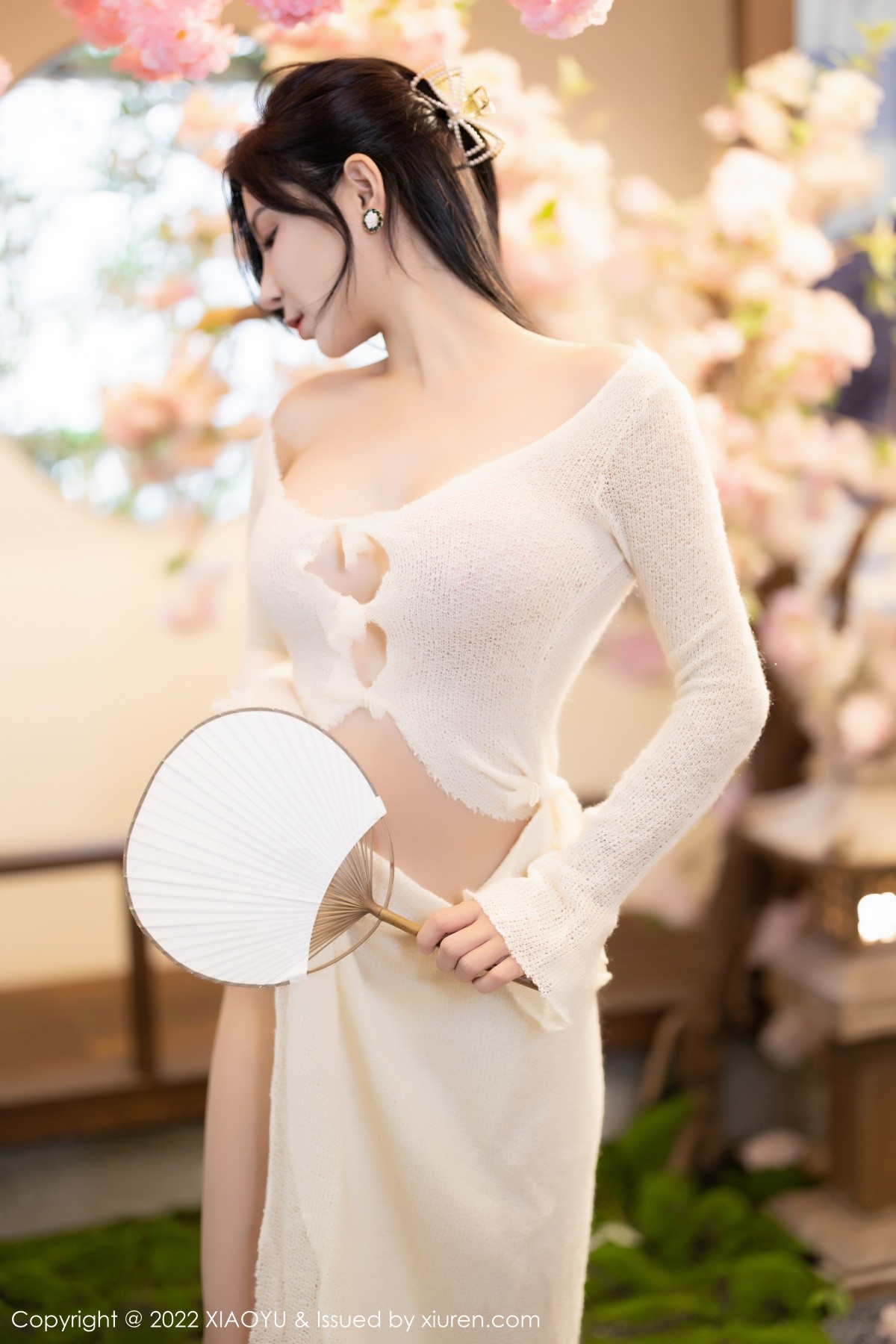 xgyw.top_[XiaoYu画语界]Vol.869_模特小蛮妖Yummy杭州旅拍性感白色连衣裙配原色丝袜诱惑写真85P