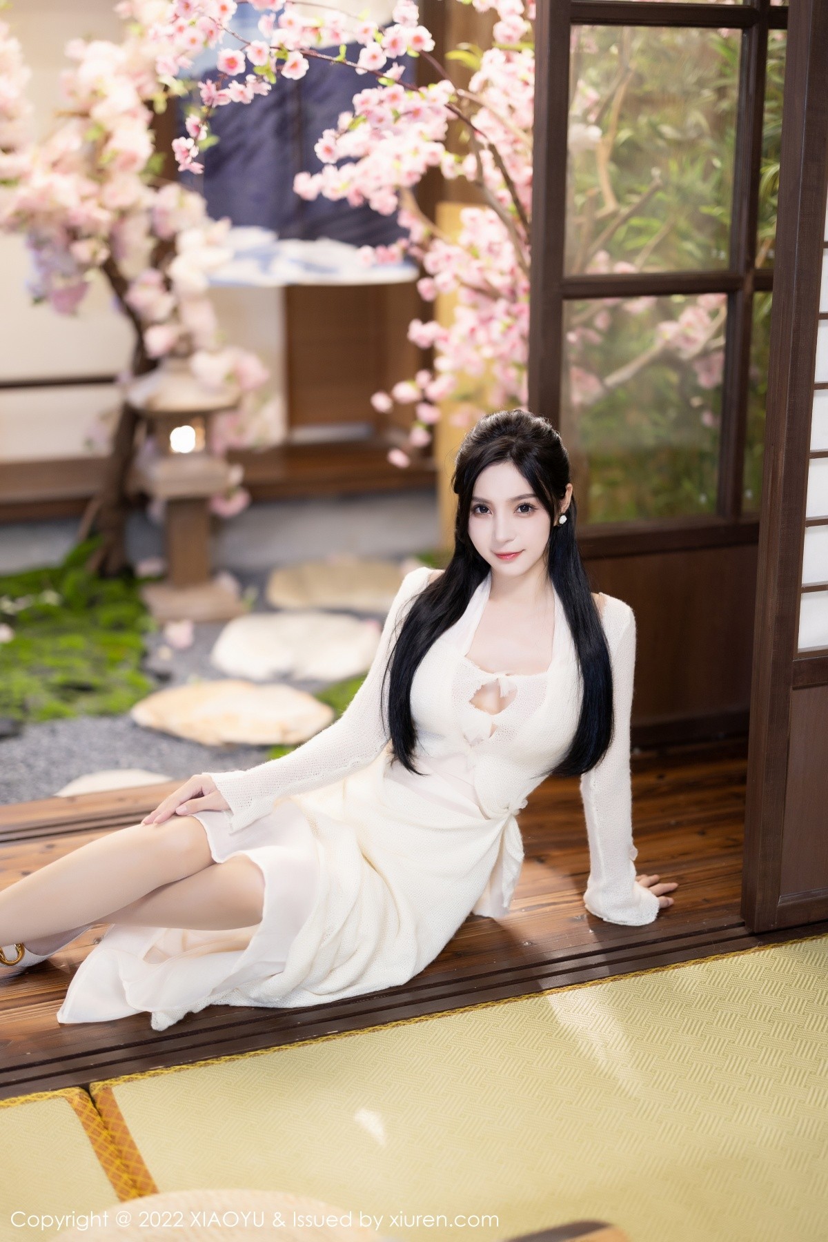 xgyw.top_[XiaoYu画语界]Vol.869_模特小蛮妖Yummy杭州旅拍性感白色连衣裙配原色丝袜诱惑写真85P