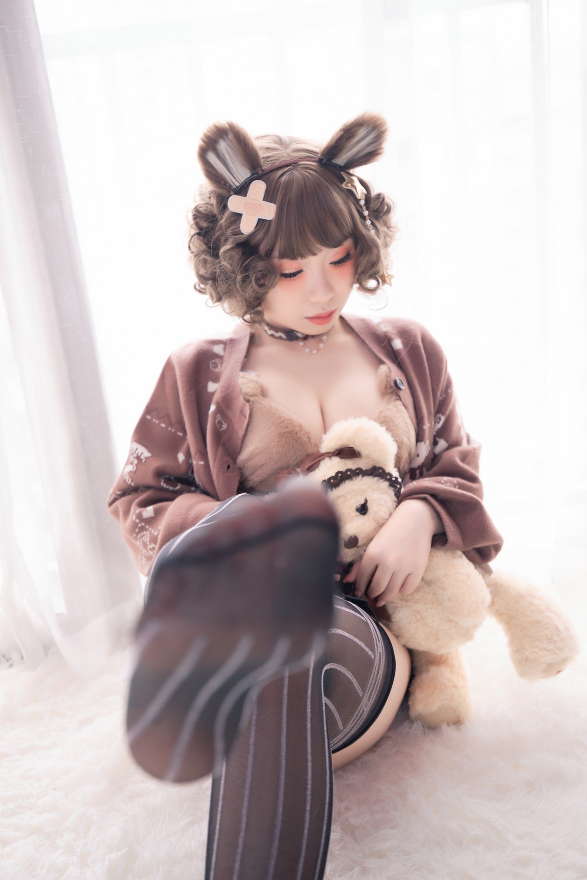 xgyw.top_网络美女胡桃猫Kurumineko熊熊主题私房半脱露傲人豪乳遮点惹火诱惑写真221P