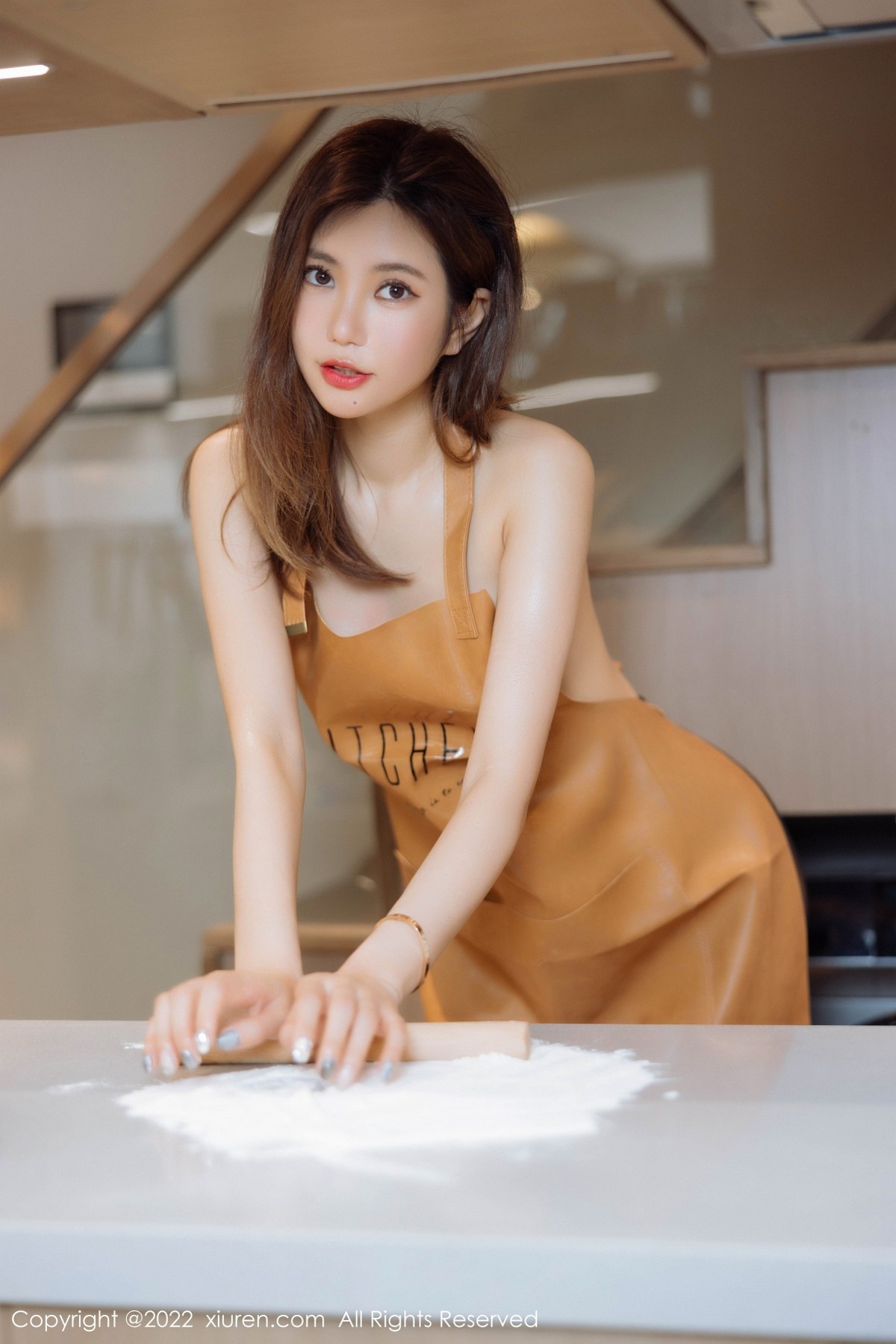 xgyw.top_XiuRen第5634期_女神绮里嘉ula淡粉色连衣短裙 性感真空厨娘围裙撩人诱惑写真63P