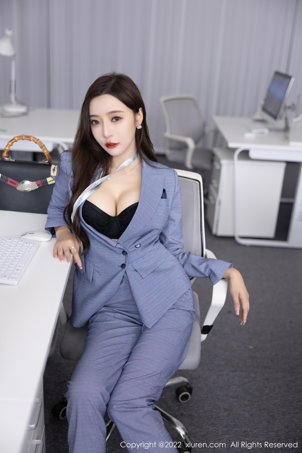 xgyw.top_XiuRen第5629期_女神王馨瑶yanni私房脱蓝灰职业装露性感黑色内衣丰满诱惑写真82P