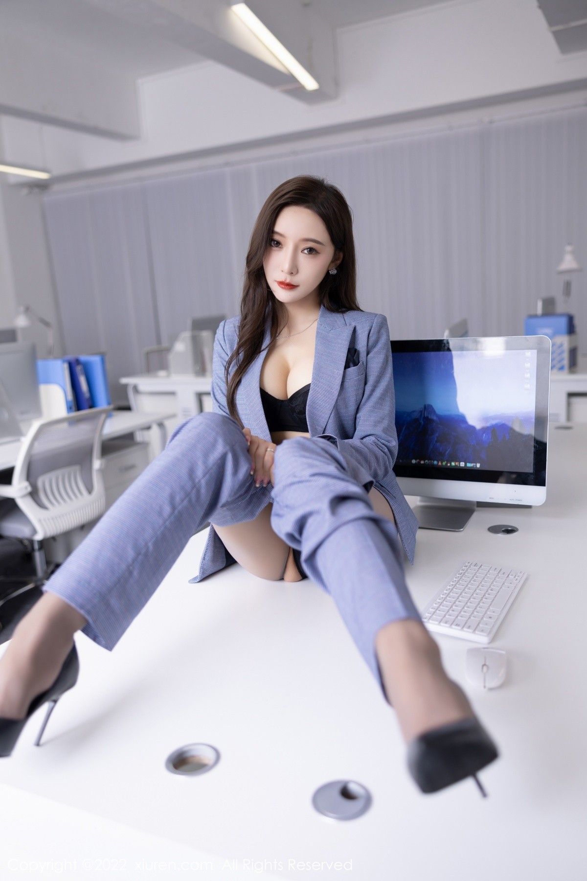 xgyw.top_XiuRen第5629期_女神王馨瑶yanni私房脱蓝灰职业装露性感黑色内衣丰满诱惑写真82P
