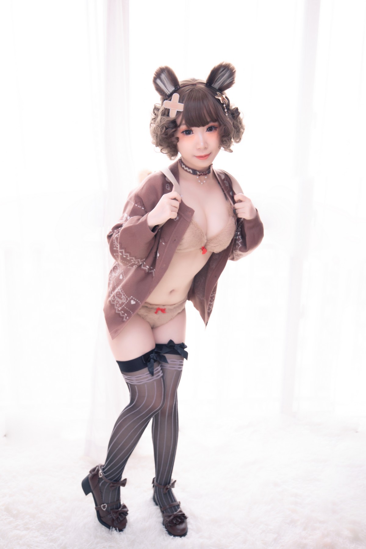 xgyw.top_网络美女胡桃猫Kurumineko熊熊主题私房半脱露傲人豪乳遮点惹火诱惑写真221P