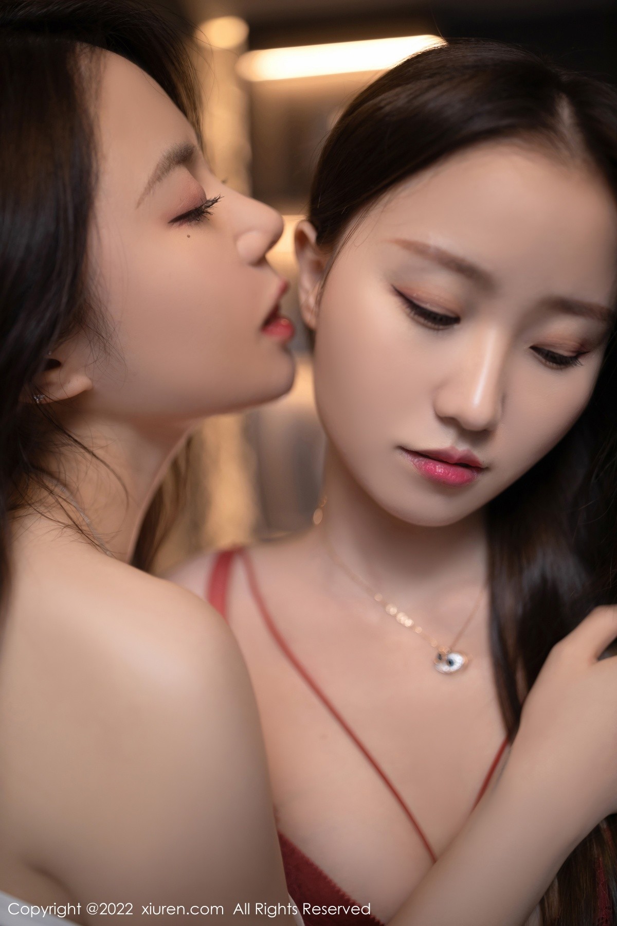 xgyw.top_XiuRen第5639期_模特鱼子酱Fish私房床上淡绿上衣露性感白色内衣迷人诱惑写真80P