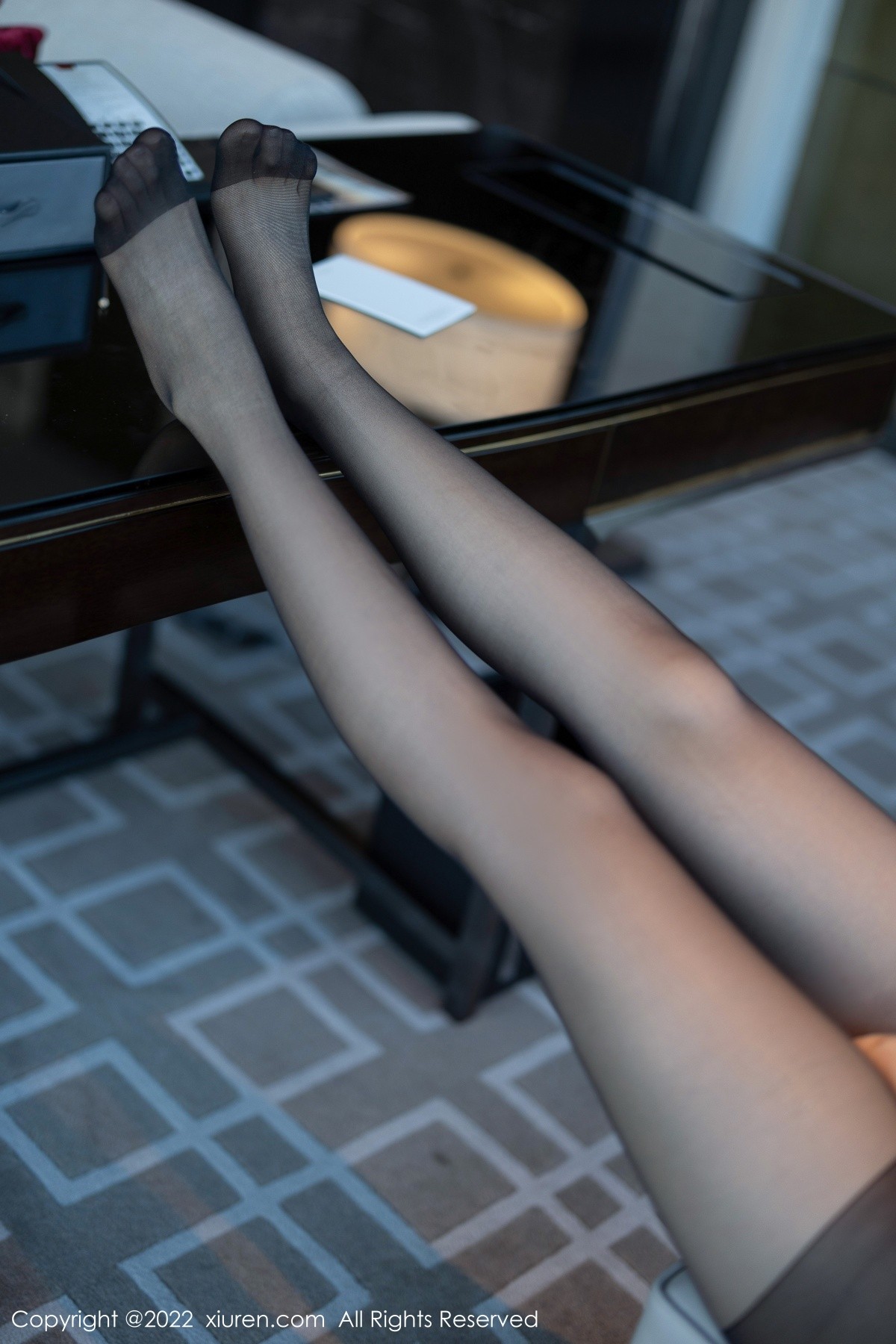 xgyw.top_XiuRen第5635期_女神刘钰儿成都旅拍性感白T配黑短裙露开档黑丝极致魅惑写真74P