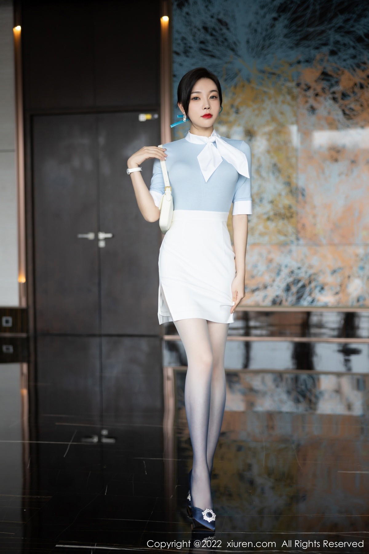 xgyw.top_XiuRen第5643期_女神徐莉芝Booty淡蓝上衣配白短裙露诱人变色丝袜迷人诱惑写真85P