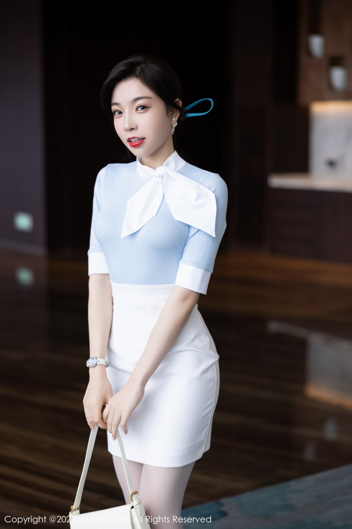 xgyw.top_XiuRen第5643期_女神徐莉芝Booty淡蓝上衣配白短裙露诱人变色丝袜迷人诱惑写真85P