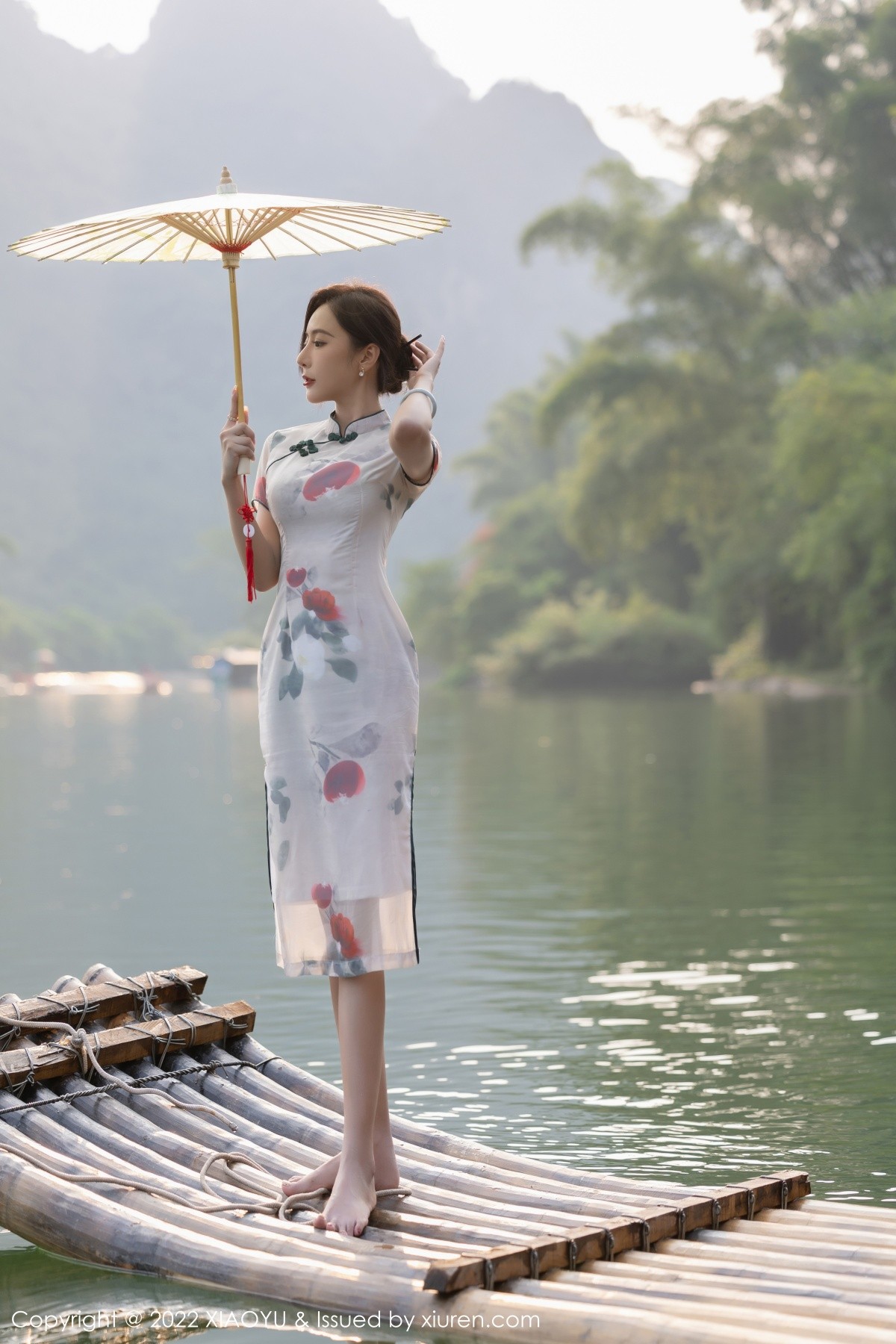 xgyw.top_[XiaoYu画语界]Vol.872_女神王馨瑶杭州旅拍脱旗袍露蓝灰色蕾丝内衣超薄肉丝诱惑写真83P