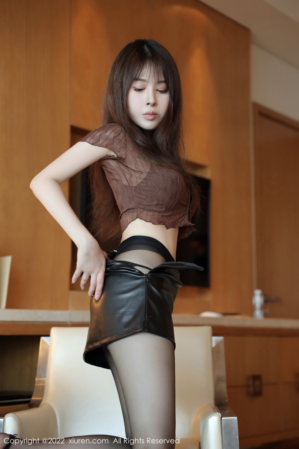 xgyw.top_XiuRen第5649期_女神Evelyn艾莉三亚旅拍轻透上衣配黑短裙露性感内衣诱惑写真52P