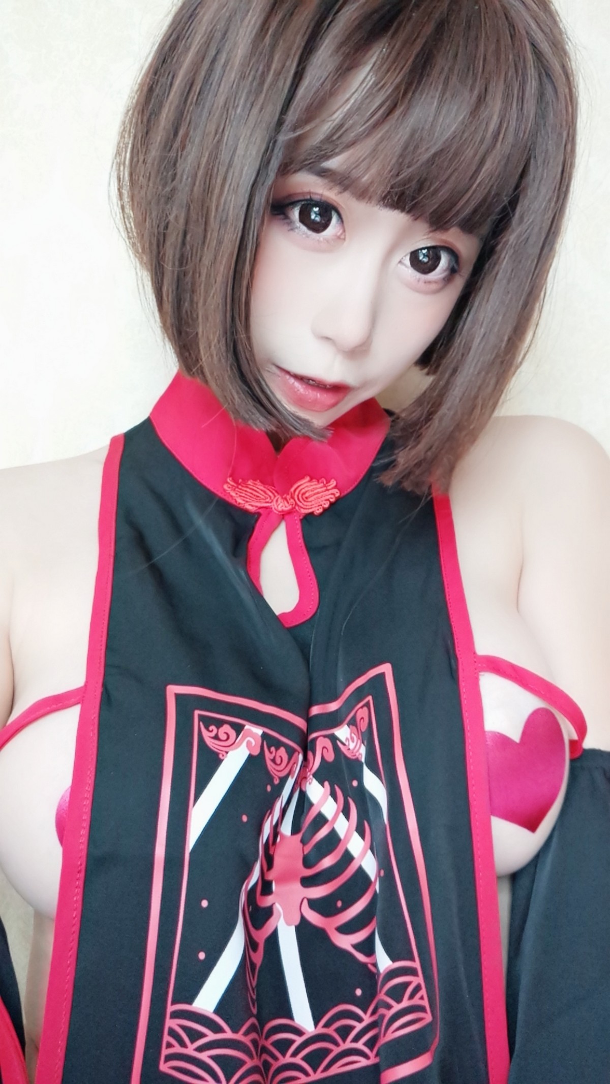 xgyw.top_萌妹奈汐酱nice巫女主题私房性感真空黑红服饰露豪乳红桃遮点极致诱惑写真45P