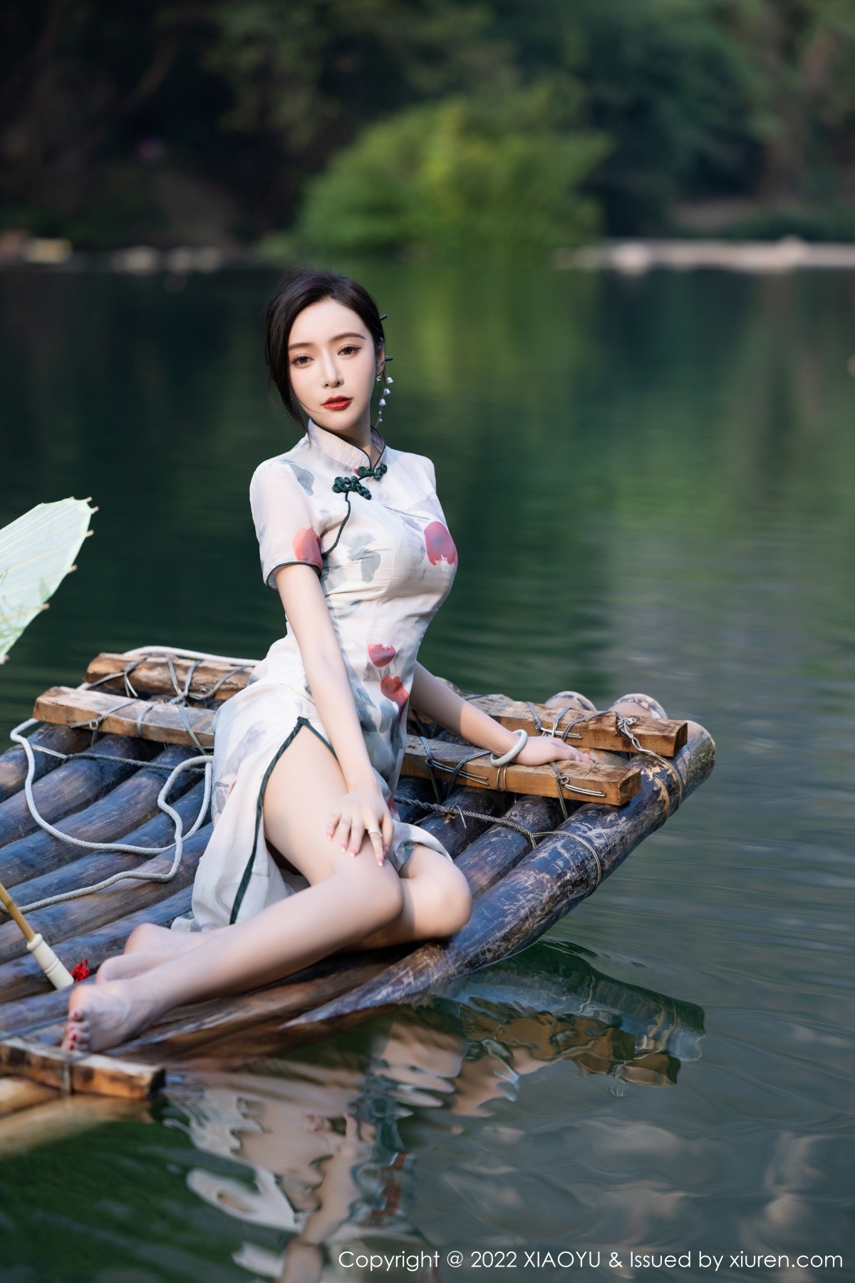 xgyw.top_[XiaoYu画语界]Vol.872_女神王馨瑶杭州旅拍脱旗袍露蓝灰色蕾丝内衣超薄肉丝诱惑写真83P