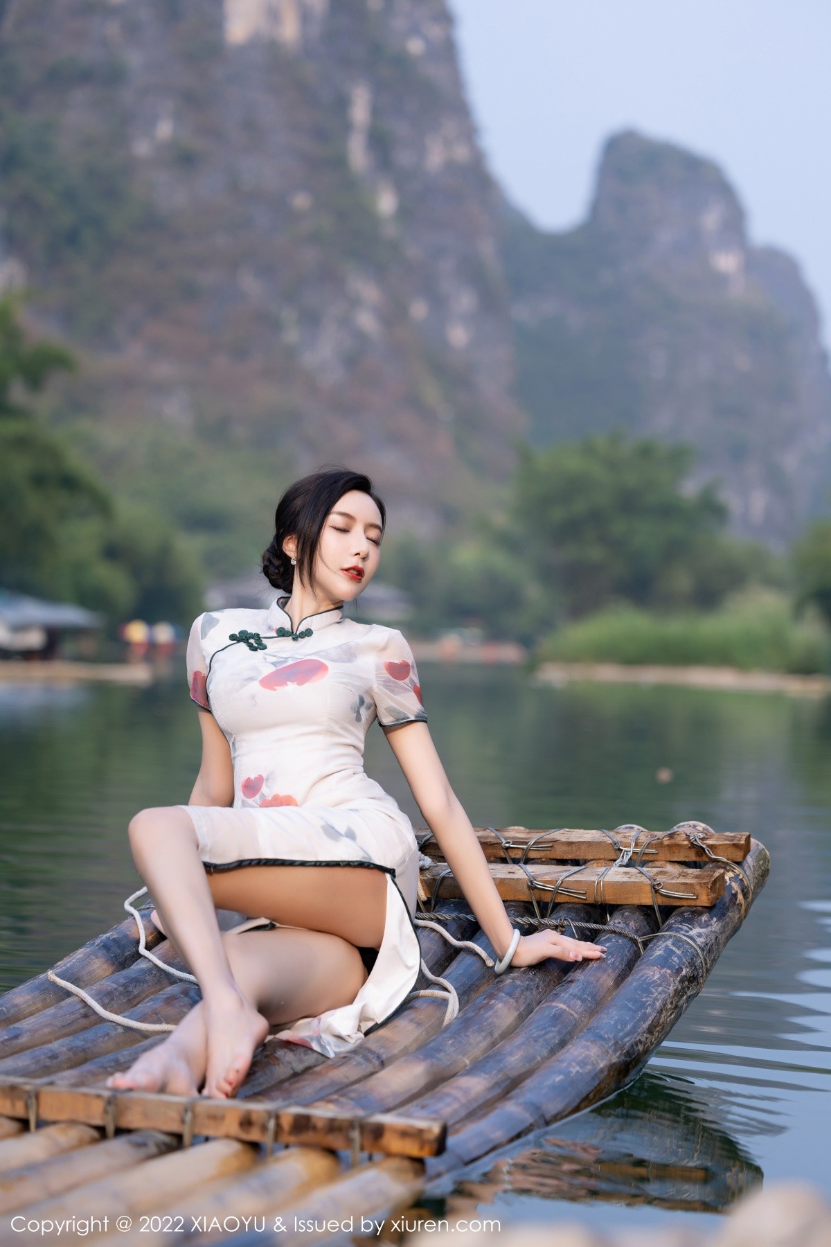 xgyw.top_[XiaoYu画语界]Vol.872_女神王馨瑶杭州旅拍脱旗袍露蓝灰色蕾丝内衣超薄肉丝诱惑写真83P