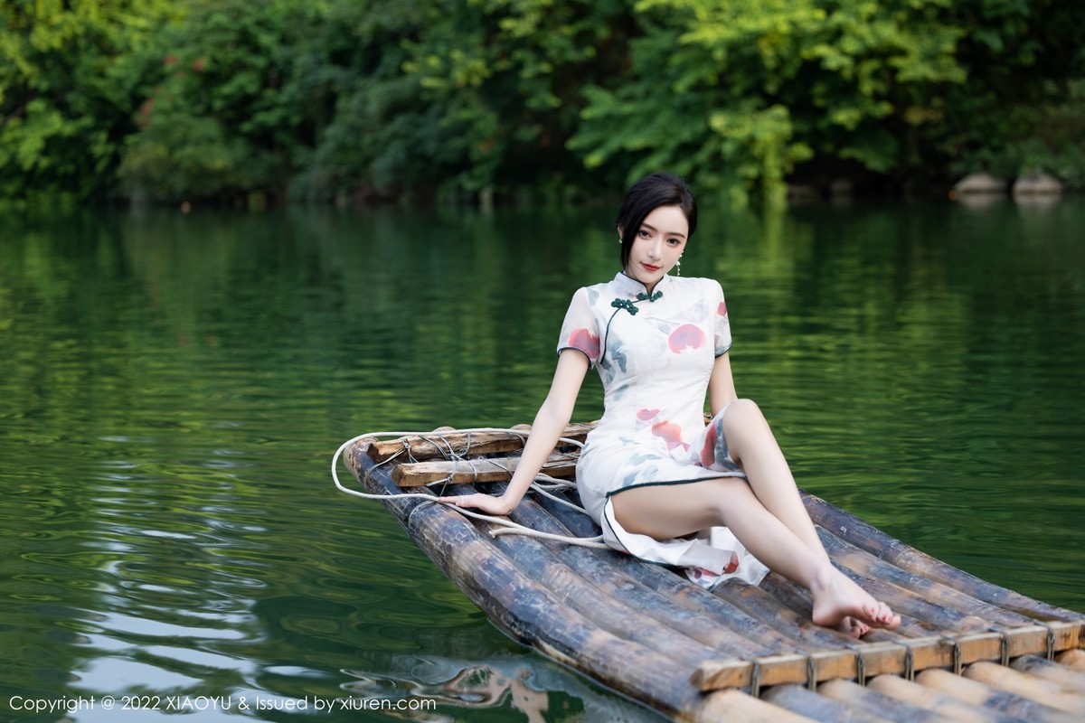 xgyw.top_[XiaoYu画语界]Vol.872_女神王馨瑶杭州旅拍脱旗袍露蓝灰色蕾丝内衣超薄肉丝诱惑写真83P