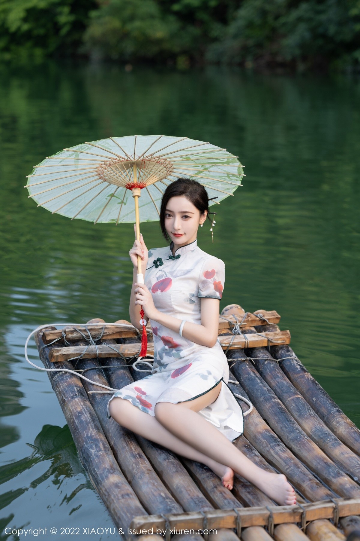 xgyw.top_[XiaoYu画语界]Vol.872_女神王馨瑶杭州旅拍脱旗袍露蓝灰色蕾丝内衣超薄肉丝诱惑写真83P