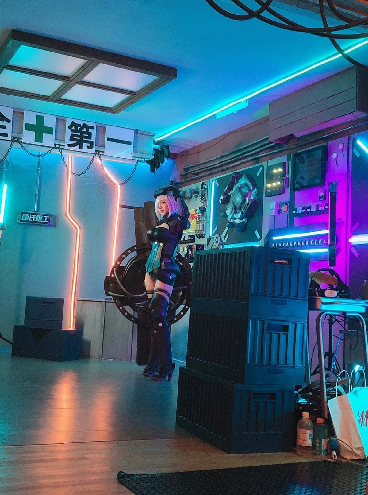 xgyw.top_网络美女七七小姐_Miss Seven马修主题私房性感服饰系列秀完美身材诱惑写真40P
