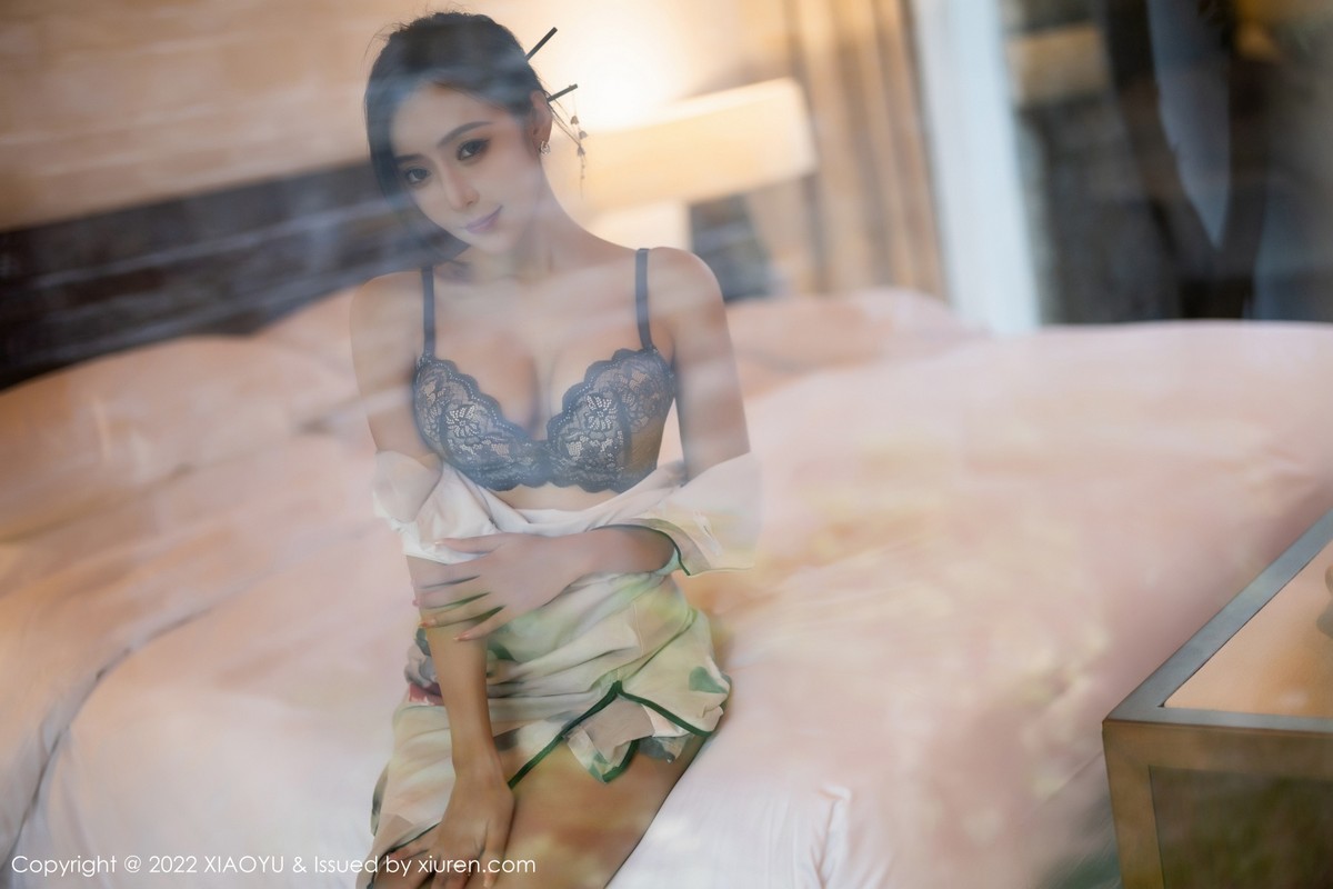 xgyw.top_[XiaoYu画语界]Vol.872_女神王馨瑶杭州旅拍脱旗袍露蓝灰色蕾丝内衣超薄肉丝诱惑写真83P