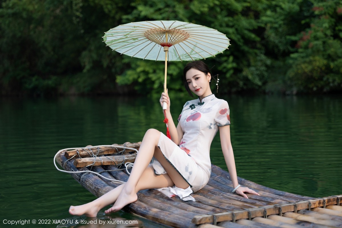 xgyw.top_[XiaoYu画语界]Vol.872_女神王馨瑶杭州旅拍脱旗袍露蓝灰色蕾丝内衣超薄肉丝诱惑写真83P
