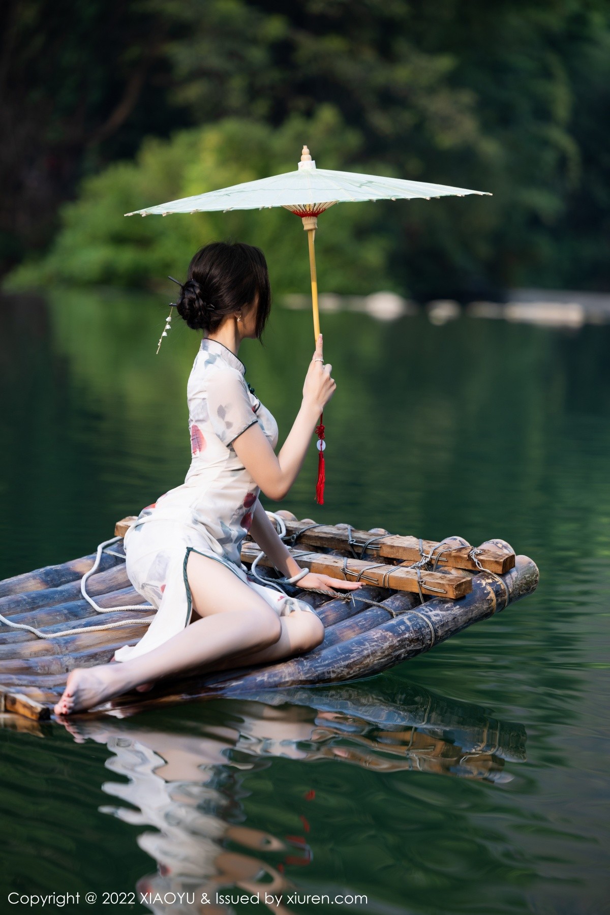 xgyw.top_[XiaoYu画语界]Vol.872_女神王馨瑶杭州旅拍脱旗袍露蓝灰色蕾丝内衣超薄肉丝诱惑写真83P