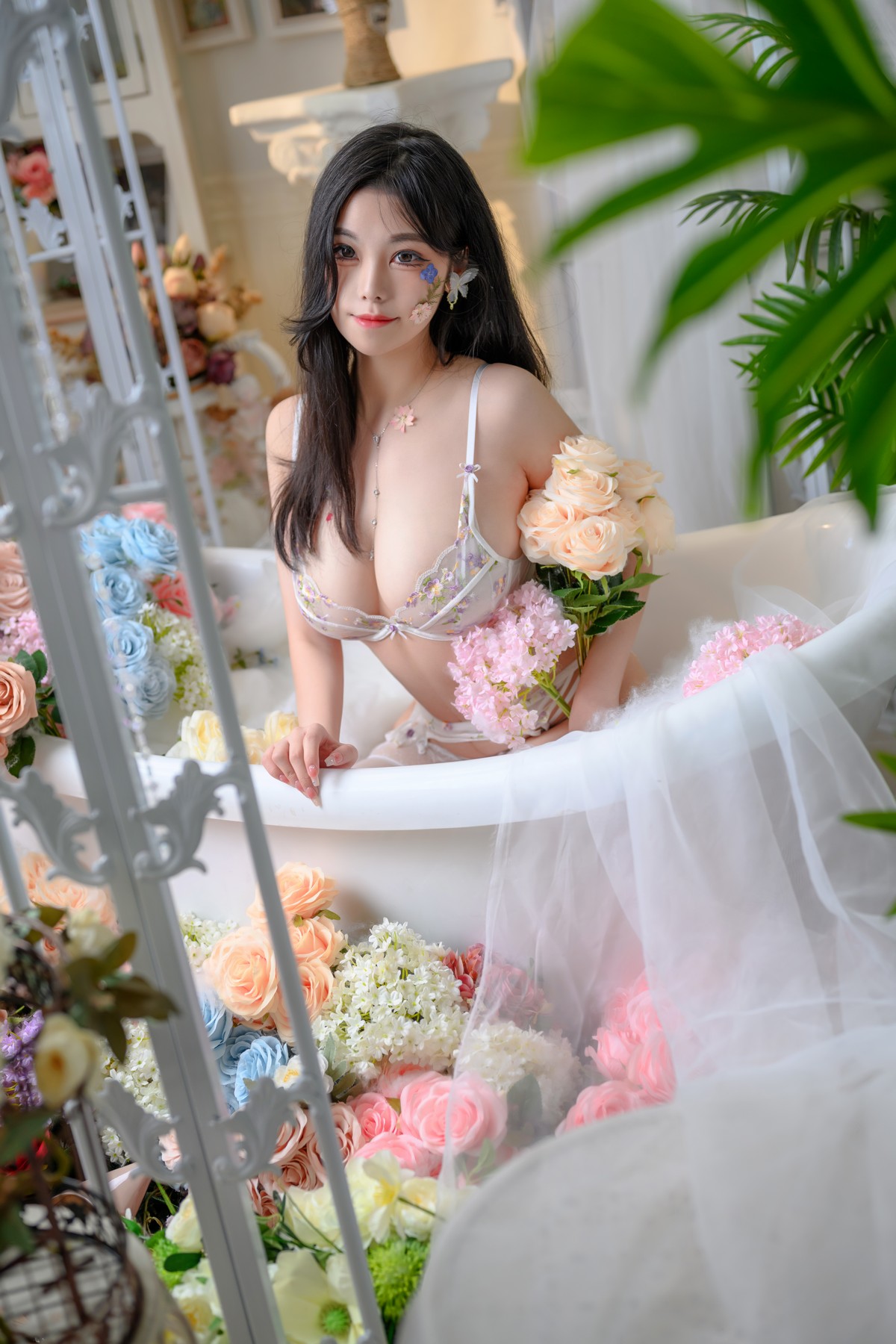 xgyw.top_萌系小姐姐蜜汁猫裘花房少女主题性感花色内衣配蕾丝吊袜秀豪乳翘臀诱惑写真60P