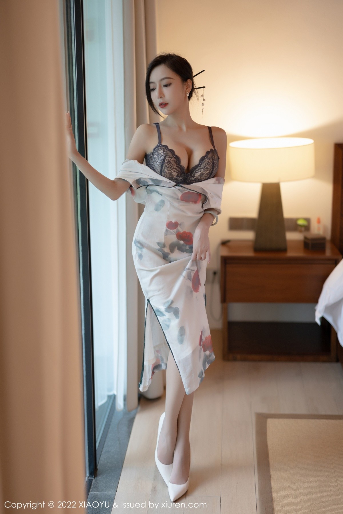 xgyw.top_[XiaoYu画语界]Vol.872_女神王馨瑶杭州旅拍脱旗袍露蓝灰色蕾丝内衣超薄肉丝诱惑写真83P