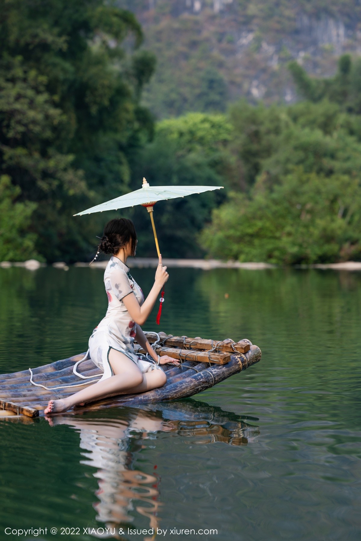 xgyw.top_[XiaoYu画语界]Vol.872_女神王馨瑶杭州旅拍脱旗袍露蓝灰色蕾丝内衣超薄肉丝诱惑写真83P