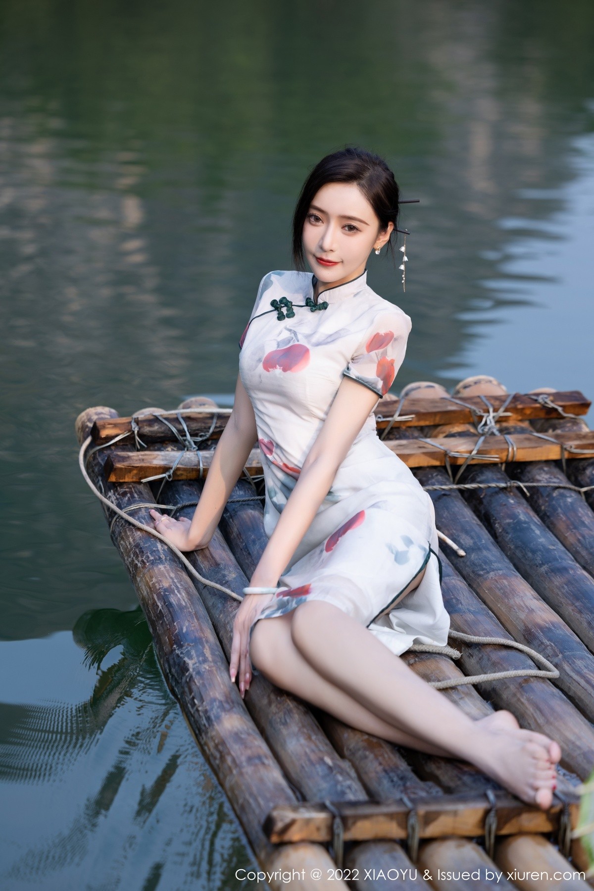 xgyw.top_[XiaoYu画语界]Vol.872_女神王馨瑶杭州旅拍脱旗袍露蓝灰色蕾丝内衣超薄肉丝诱惑写真83P
