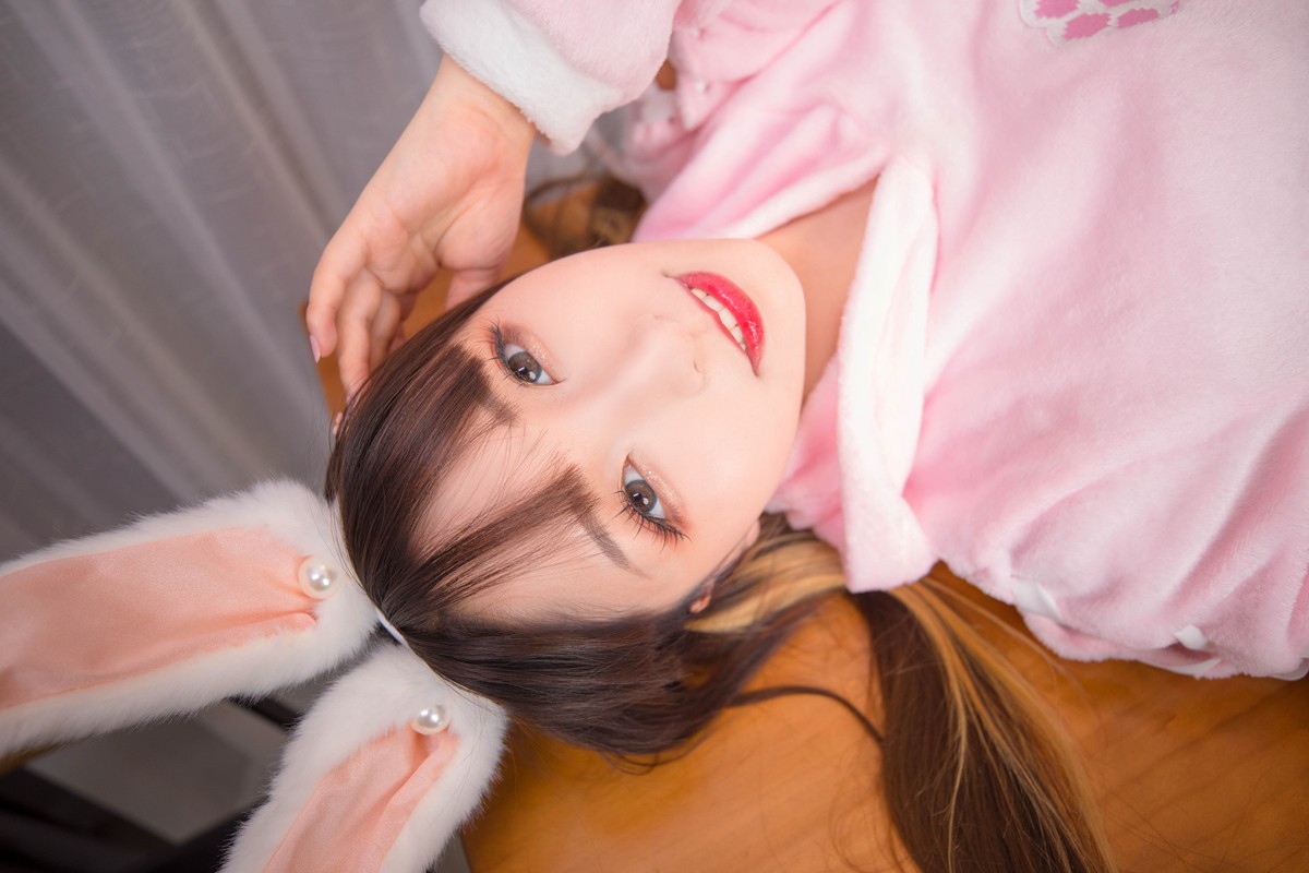 xgyw.top_萝莉美女神楽板真冬兔子时间主题私房性感兔女郎系列超薄丝袜秀翘臀诱惑写真150P